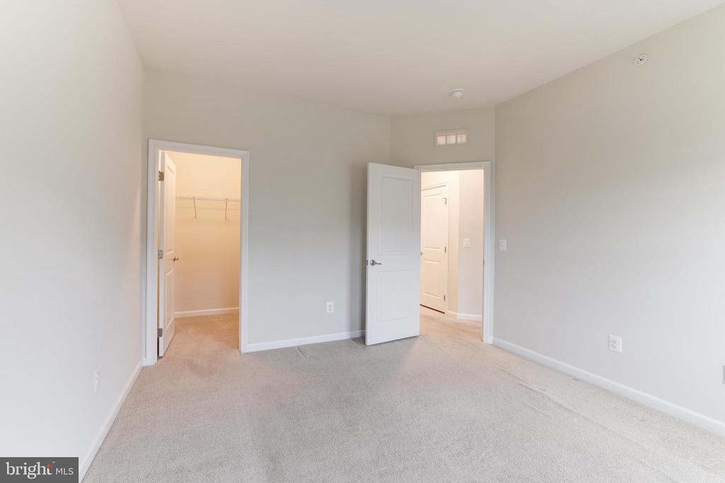 7071 DARBEY KNOLL DRIVE