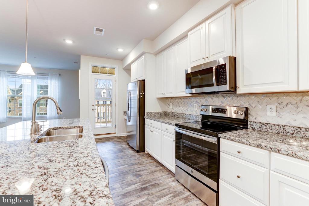 7071 DARBEY KNOLL DRIVE