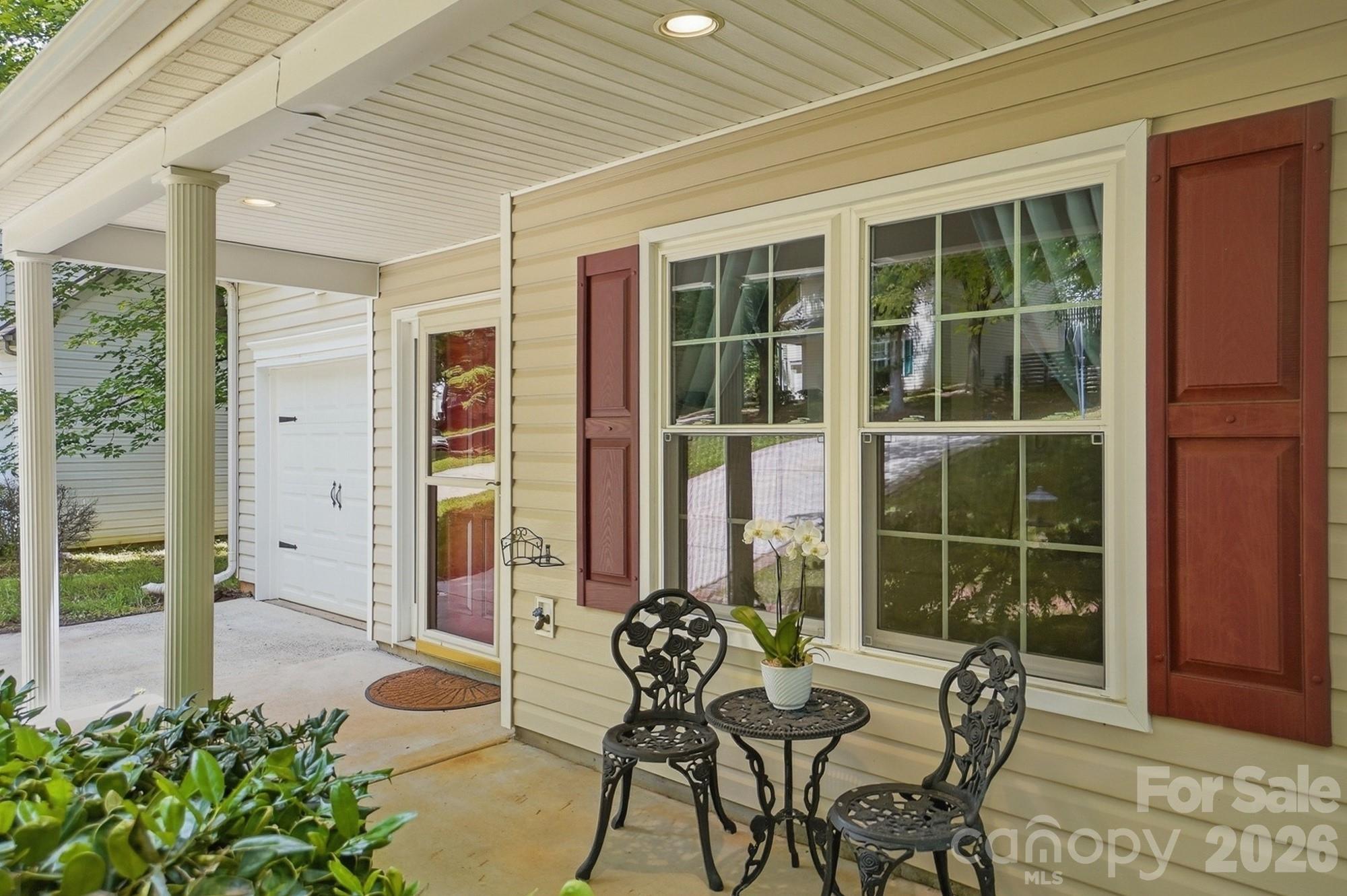 1264 Winding Path Road