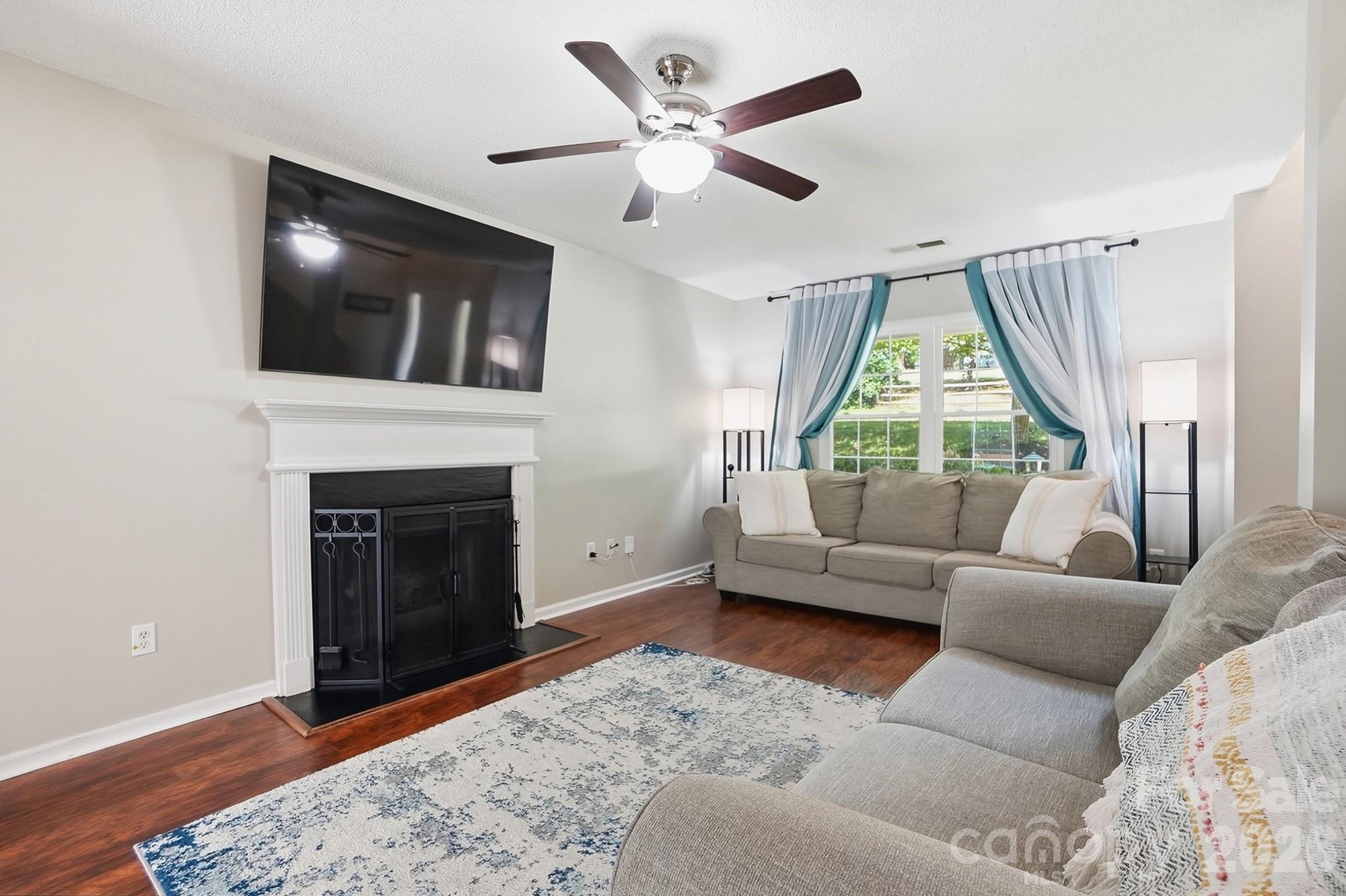 1264 Winding Path Road