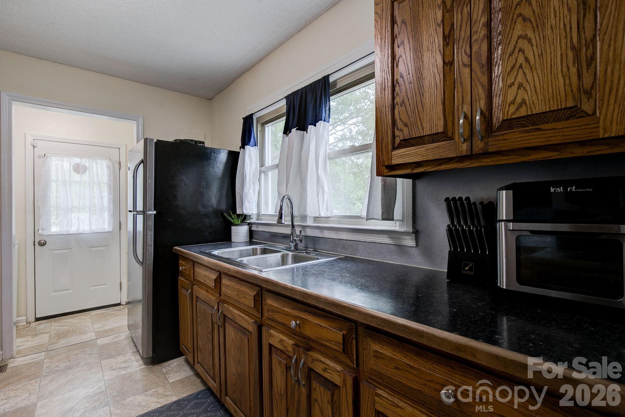 202 Chester Avenue Unit: 2
