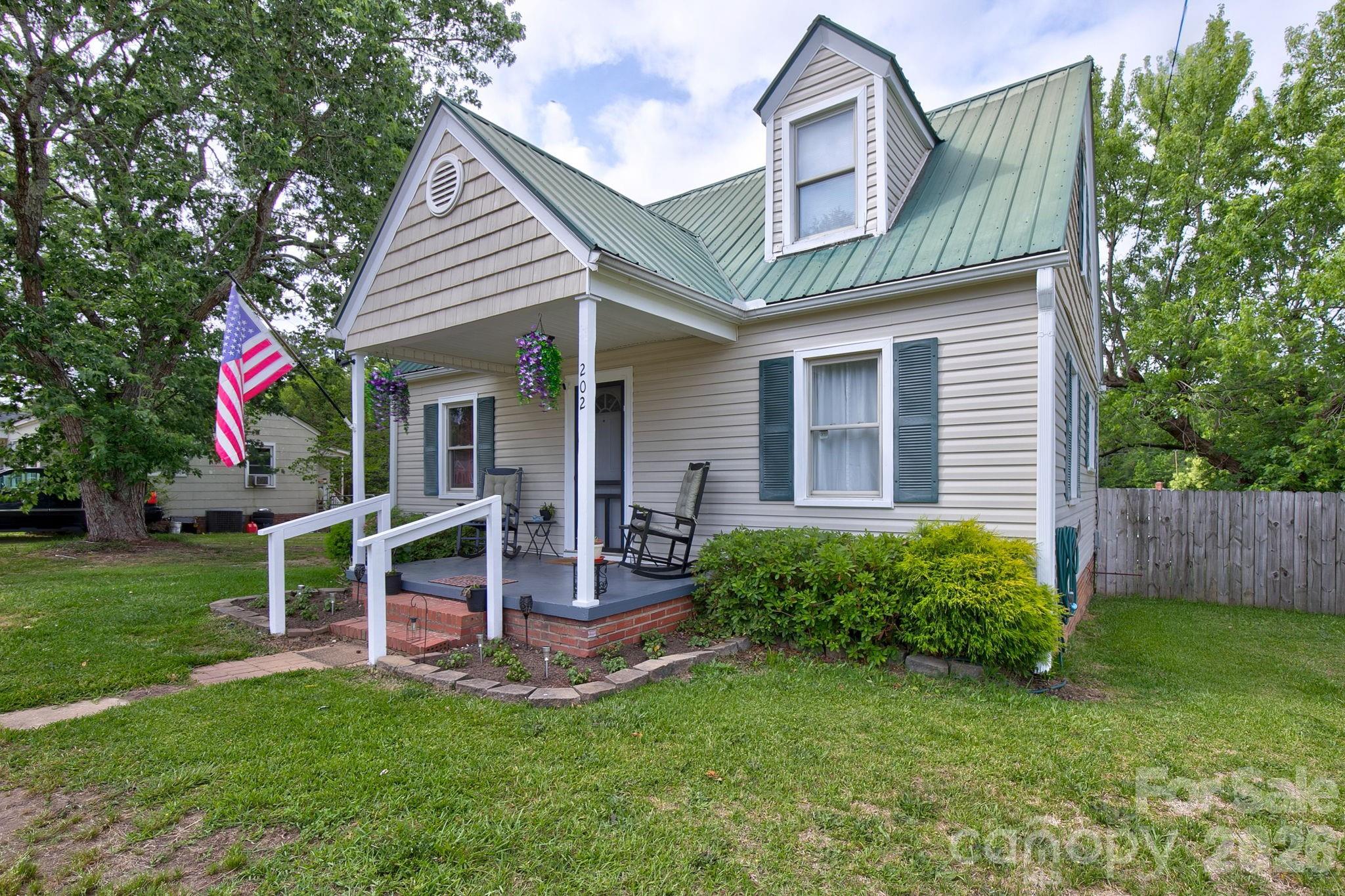 202 Chester Avenue Unit: 2