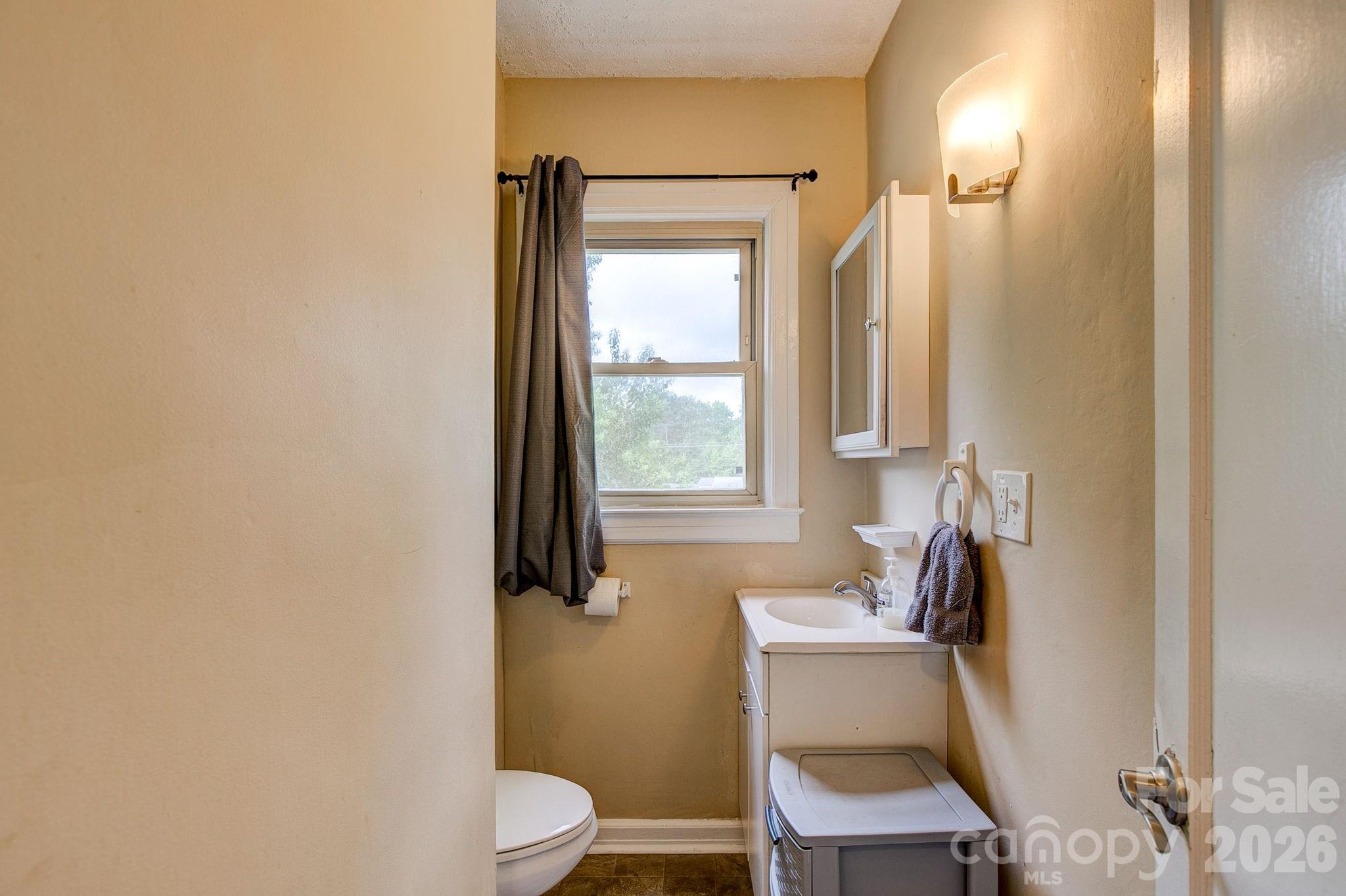 202 Chester Avenue Unit: 2