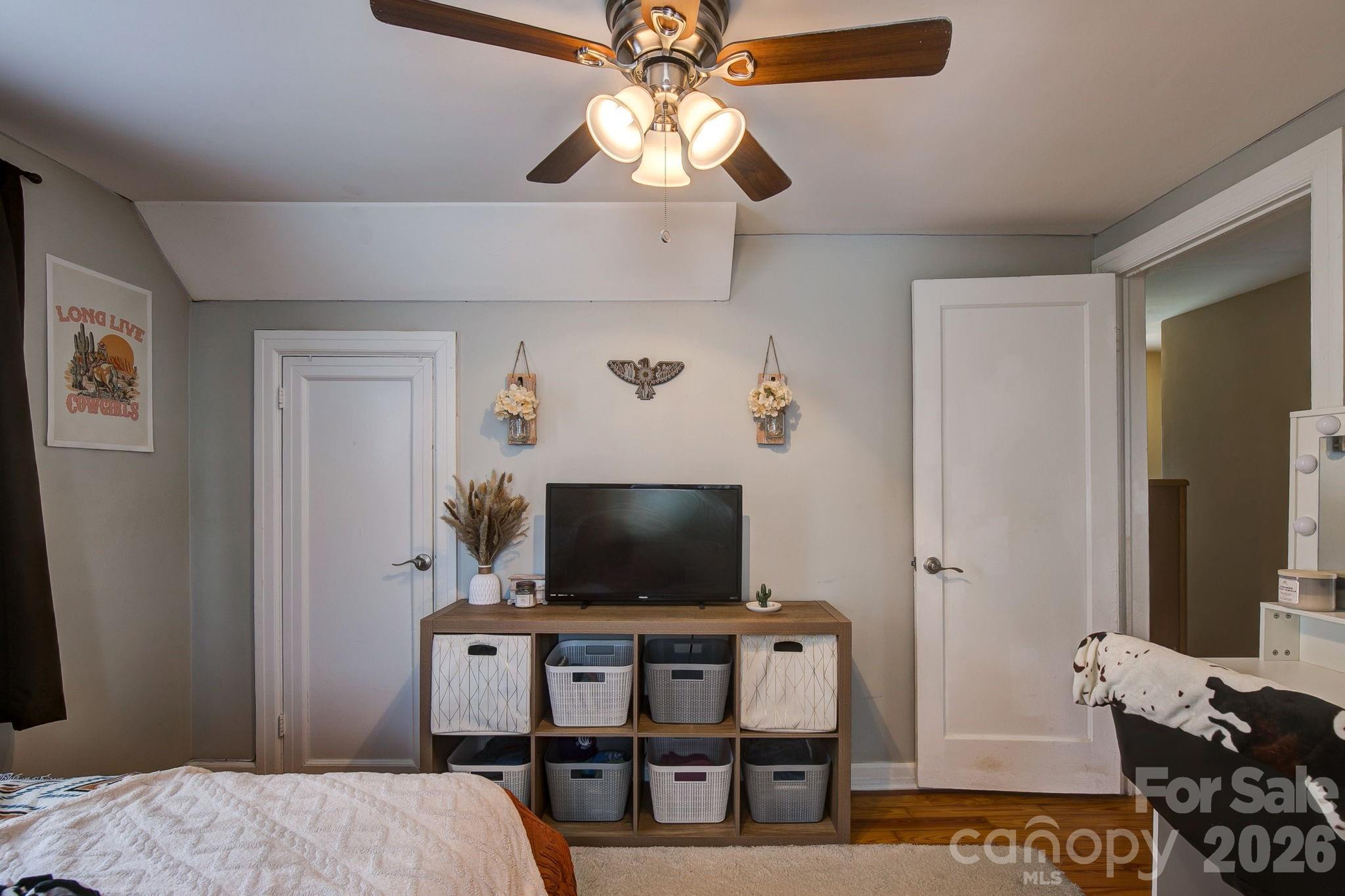 202 Chester Avenue Unit: 2