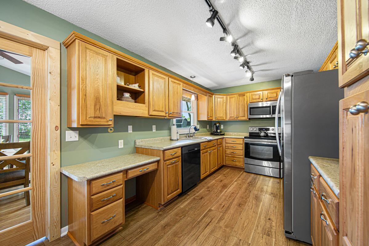 1400 Robinwood Lane