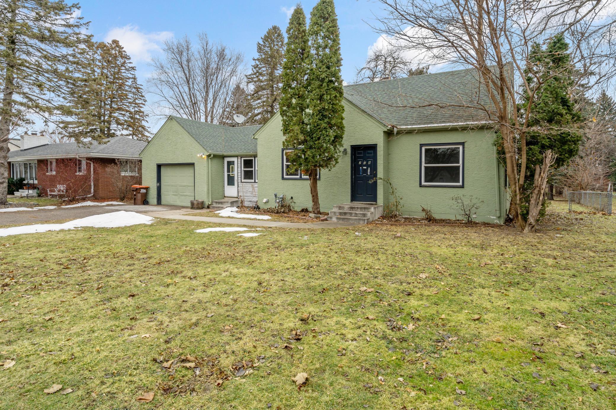 2228 Hendry Place