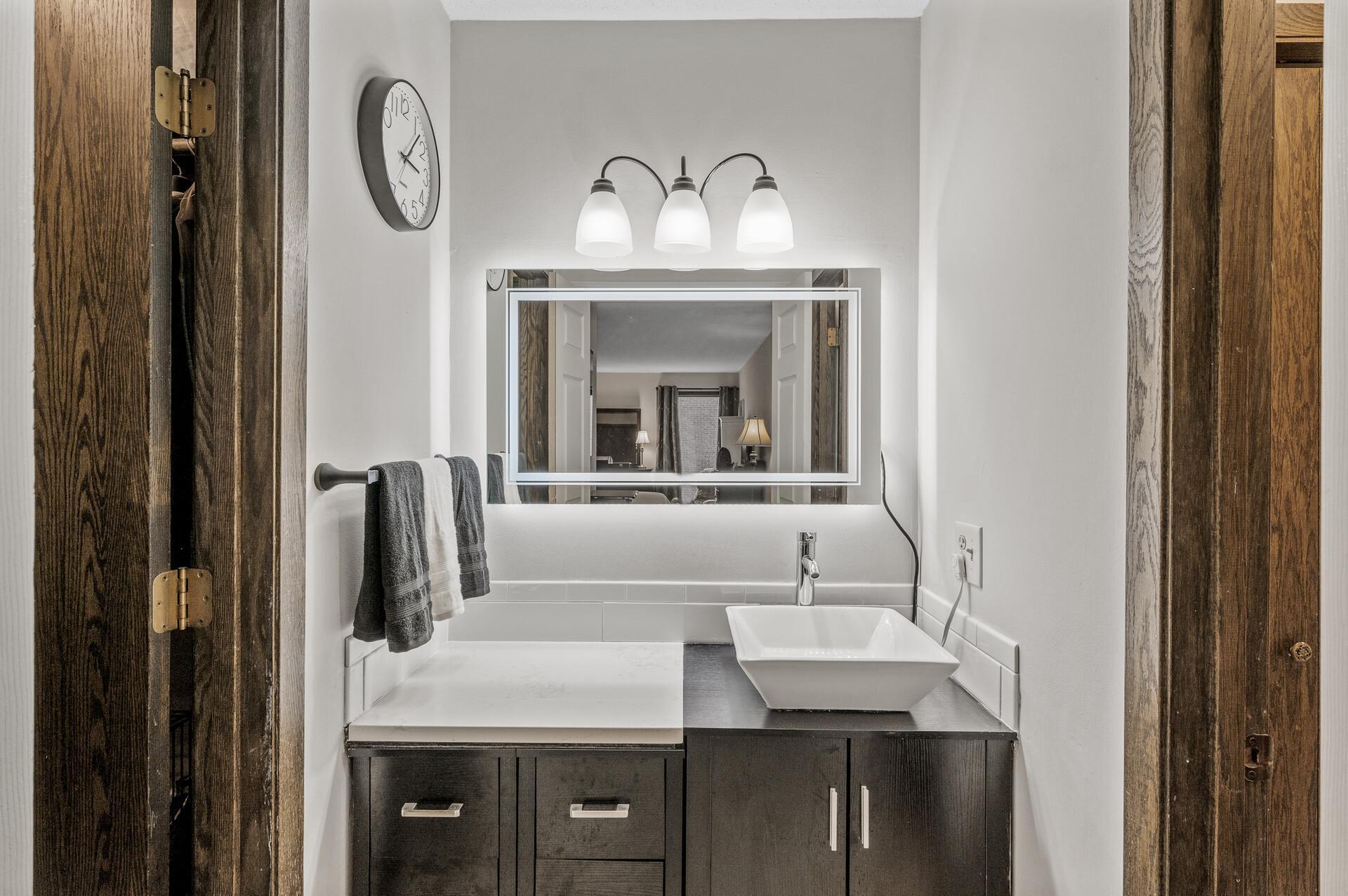 6085 Lincoln Drive Unit: 225