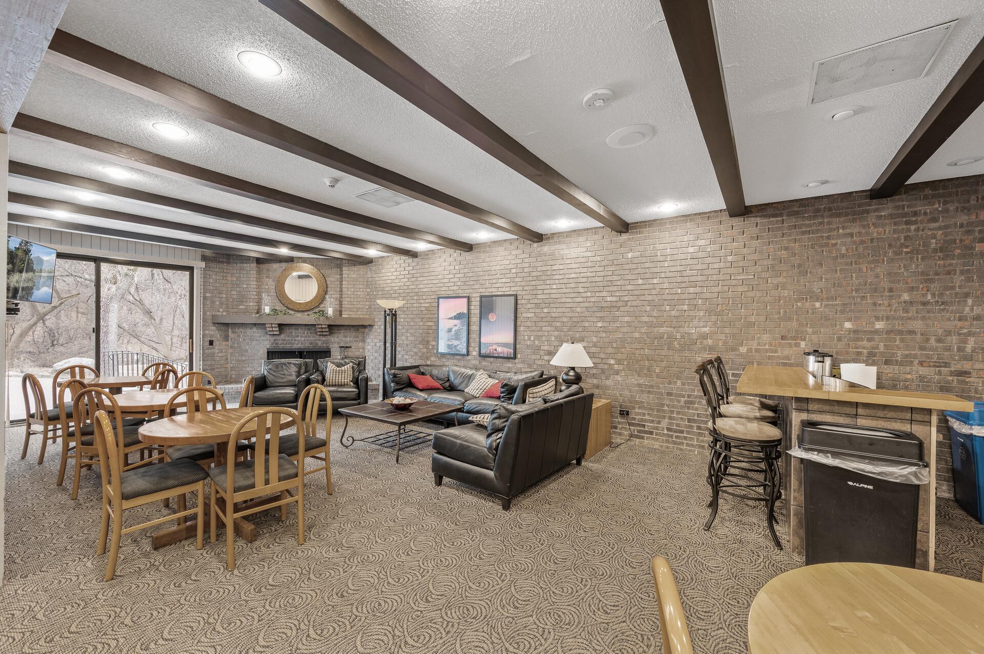 6085 Lincoln Drive Unit: 225