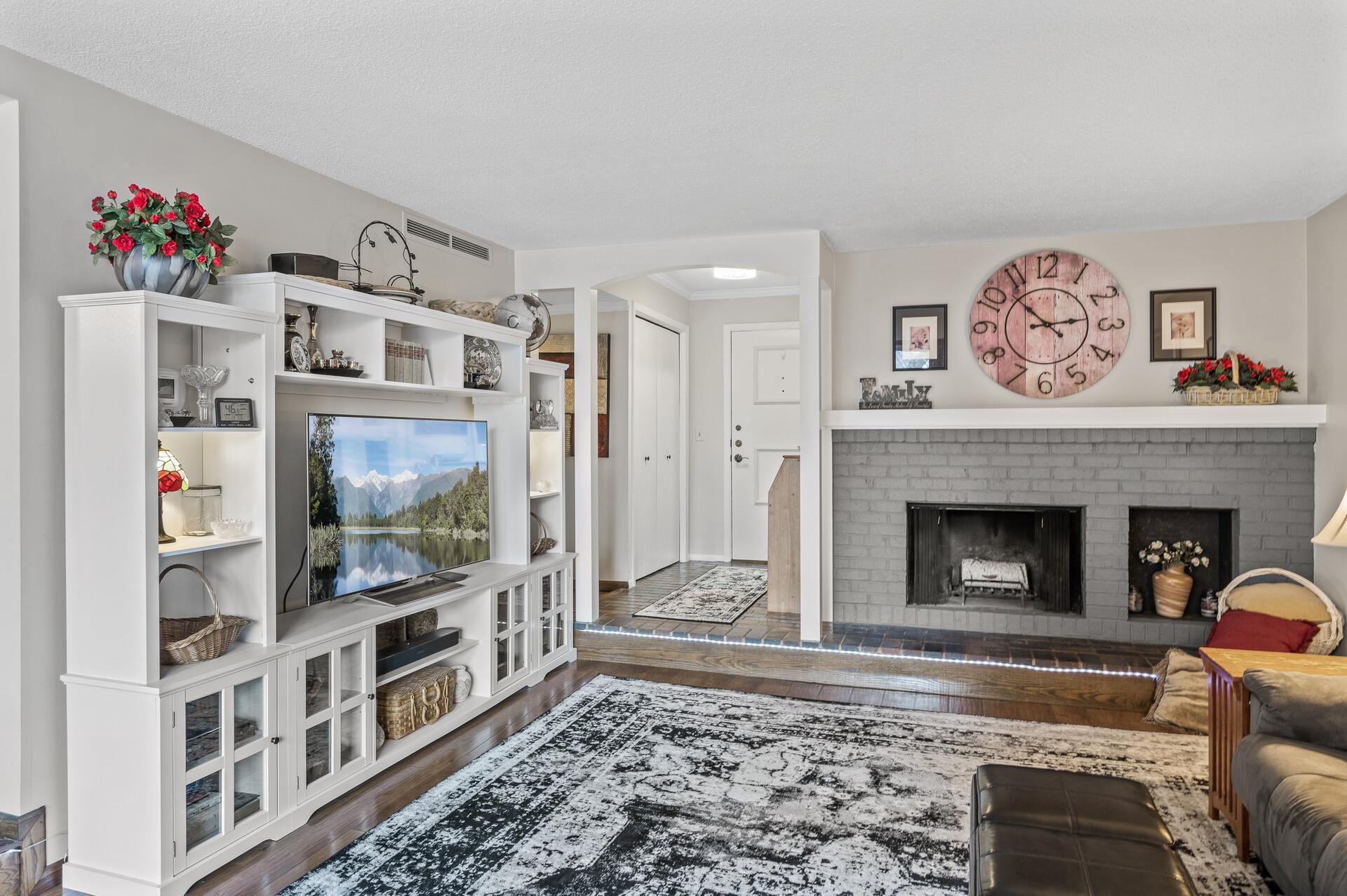 6085 Lincoln Drive Unit: 225