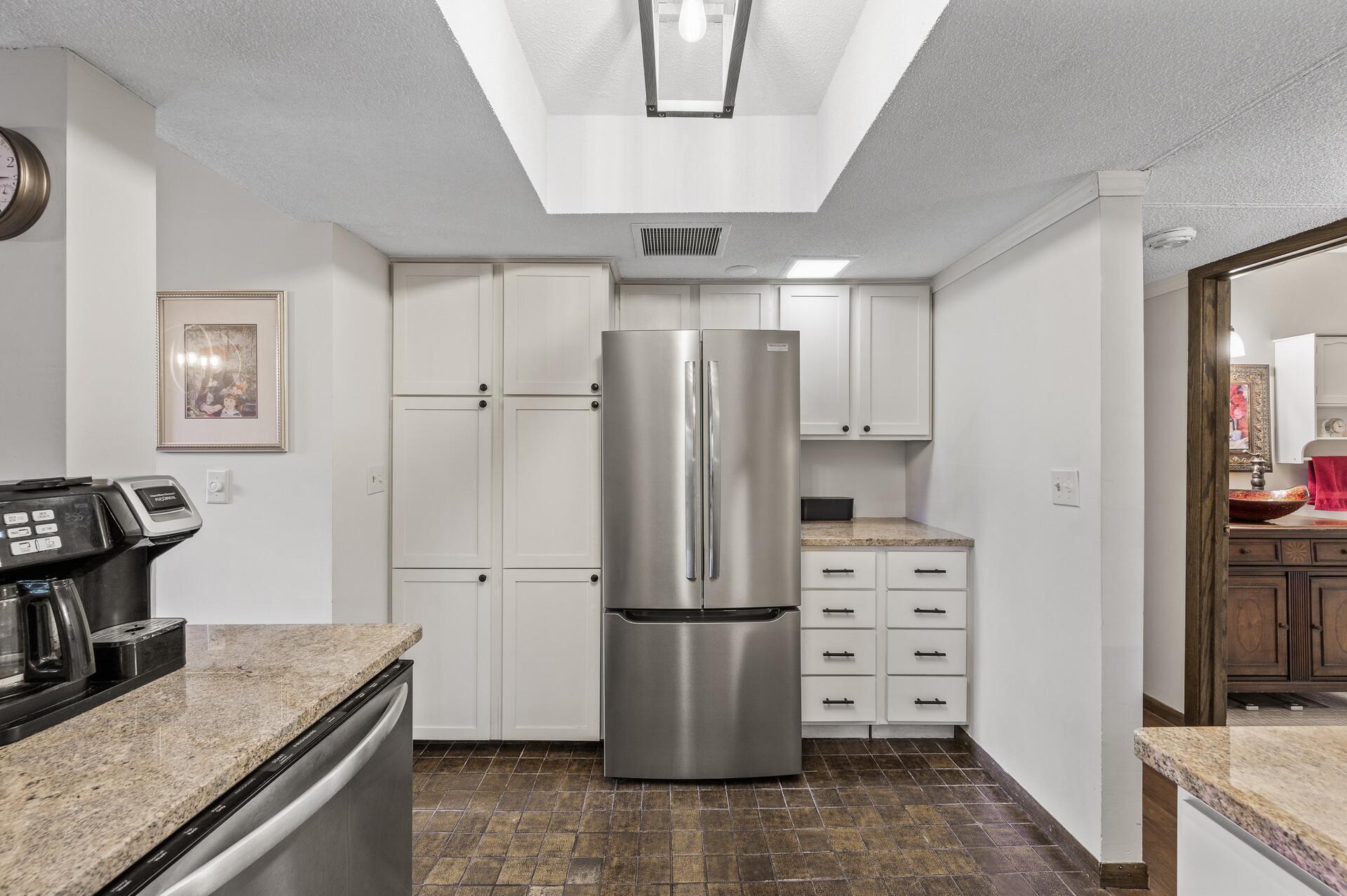 6085 Lincoln Drive Unit: 225
