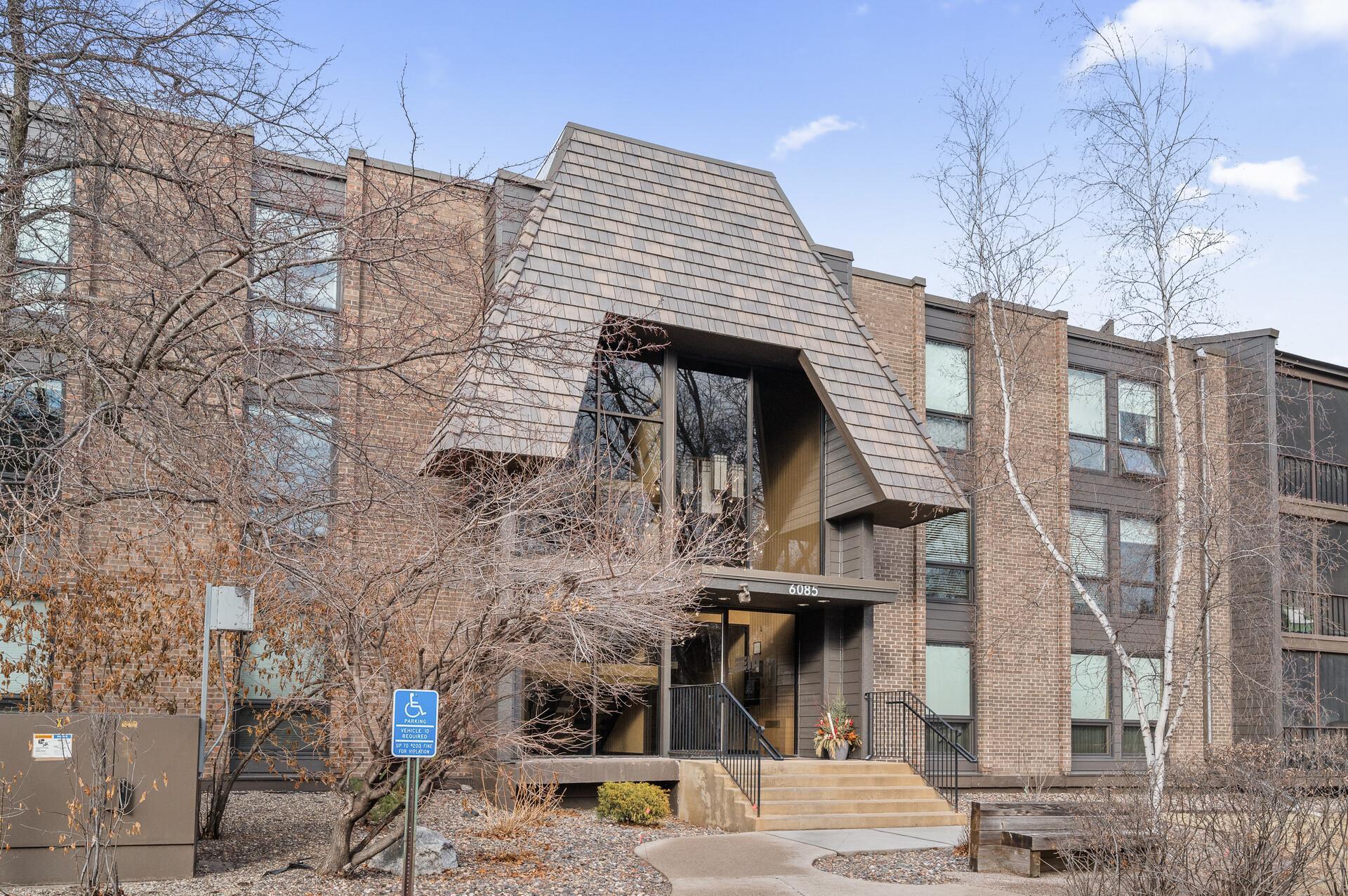 6085 Lincoln Drive Unit: 225
