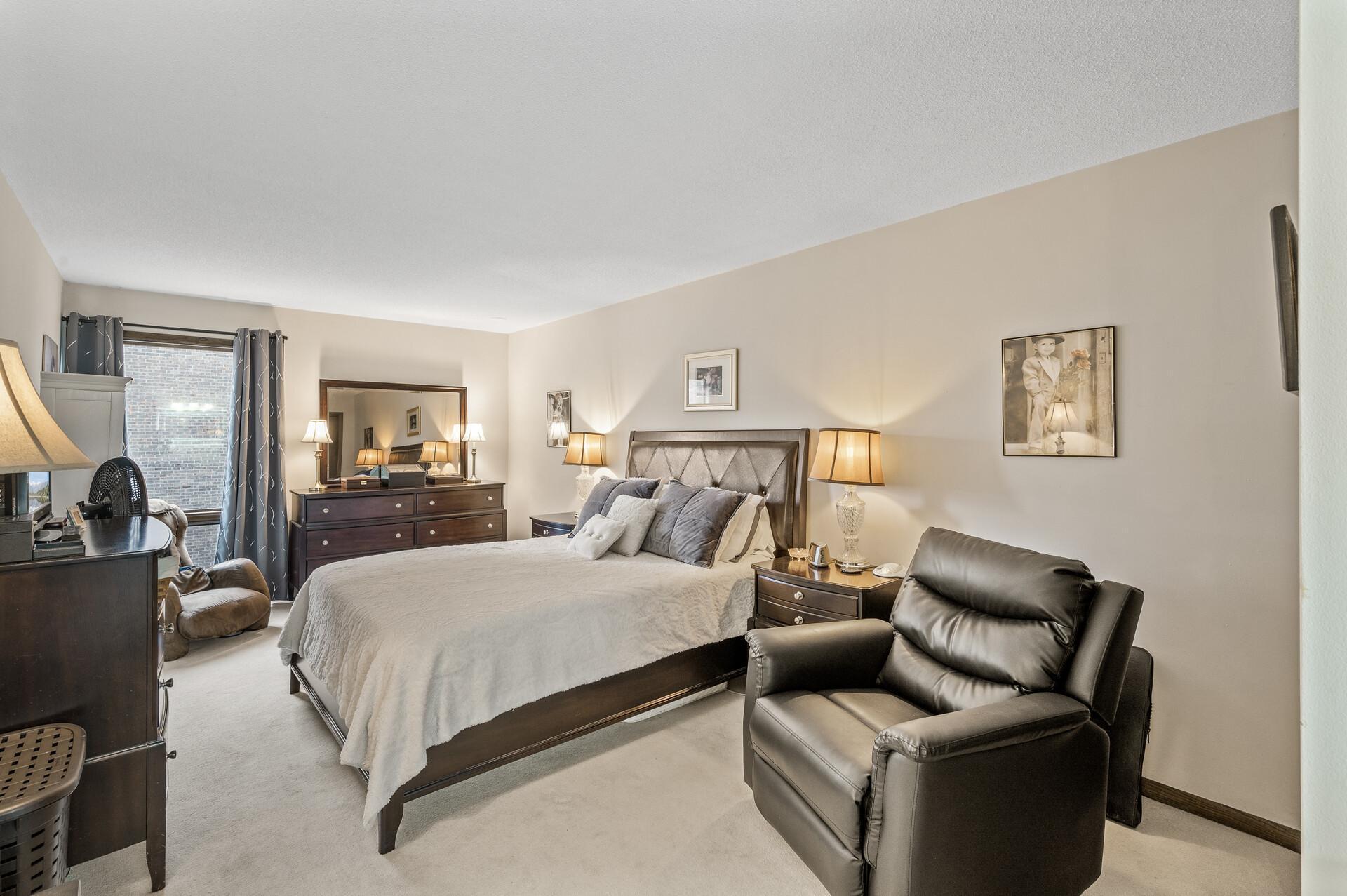 6085 Lincoln Drive Unit: 225