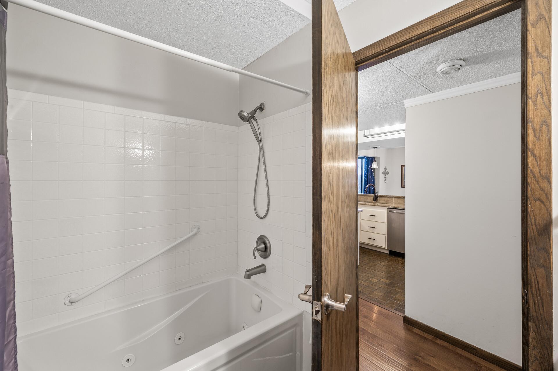 6085 Lincoln Drive Unit: 225