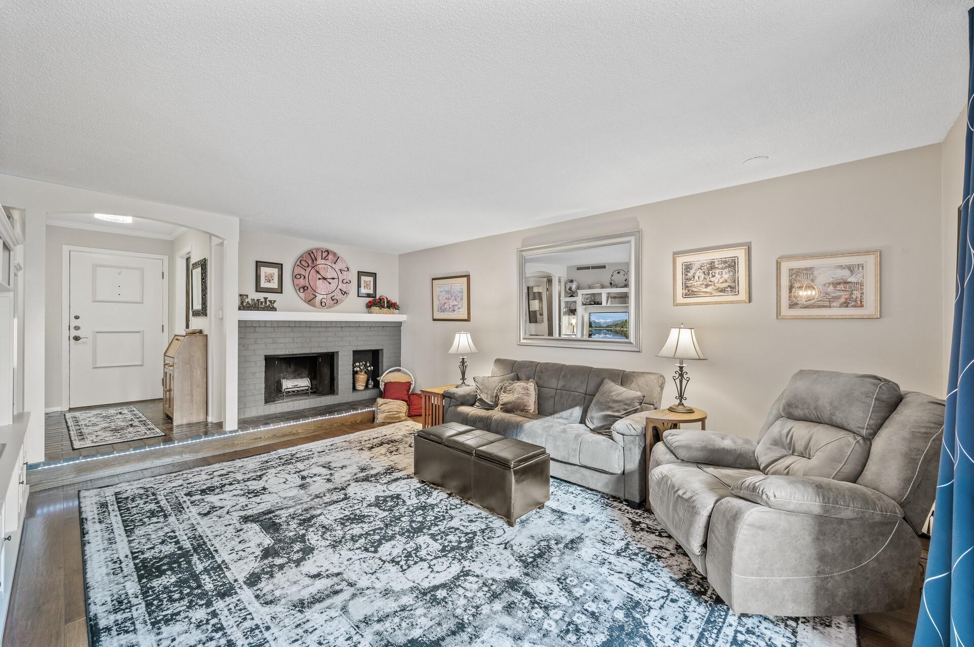 6085 Lincoln Drive Unit: 225