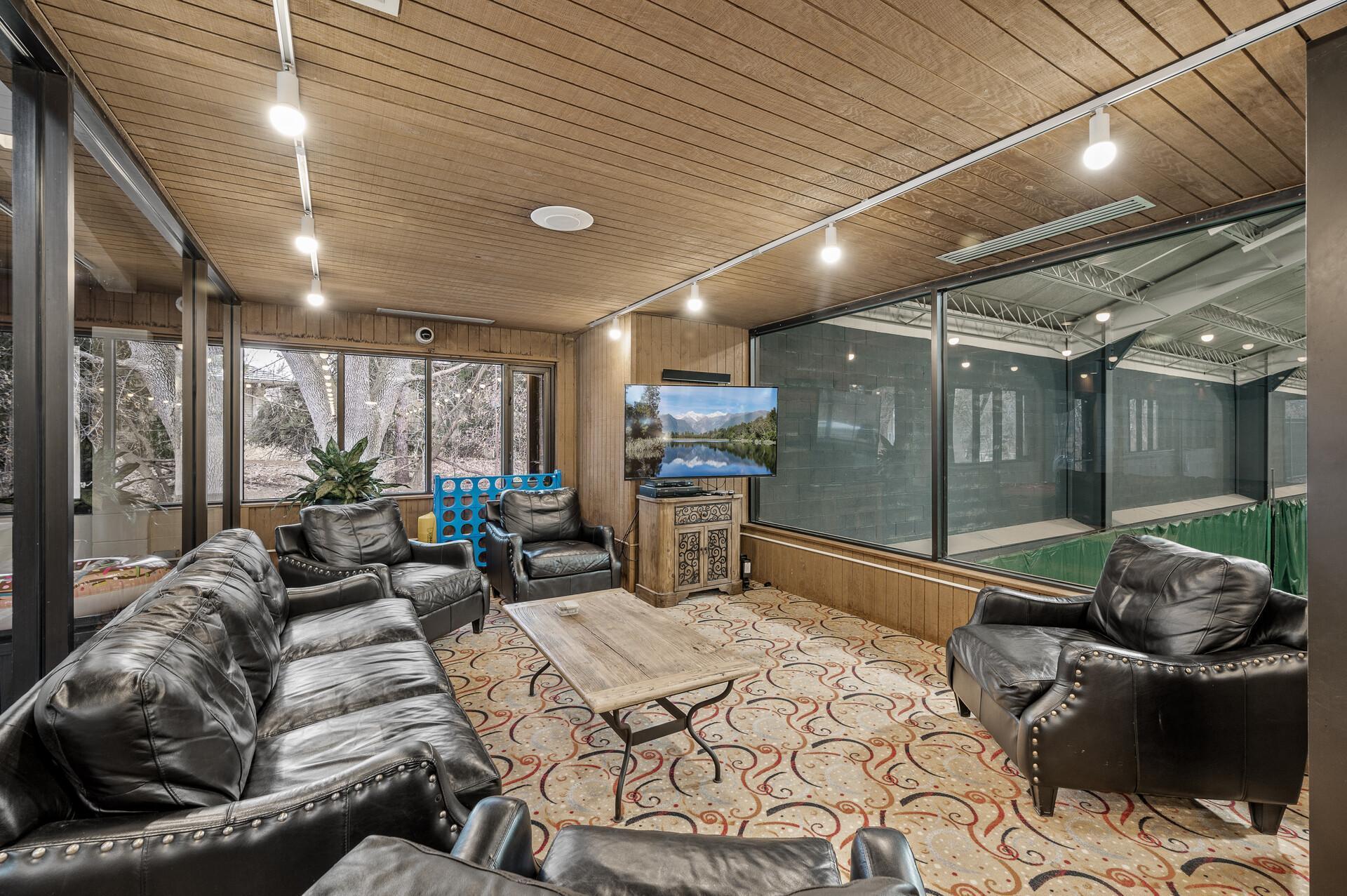 6085 Lincoln Drive Unit: 225
