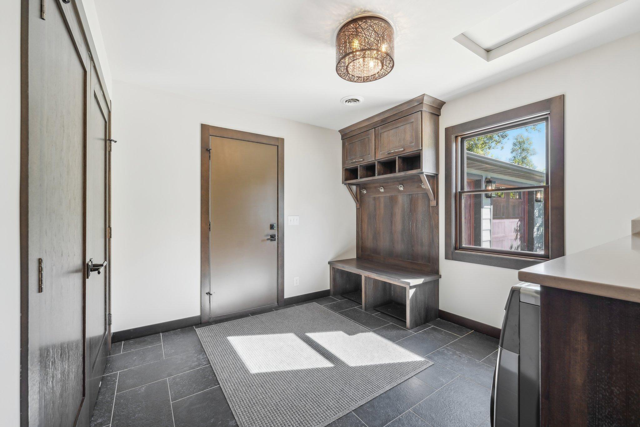 902 Crane Hill Trail