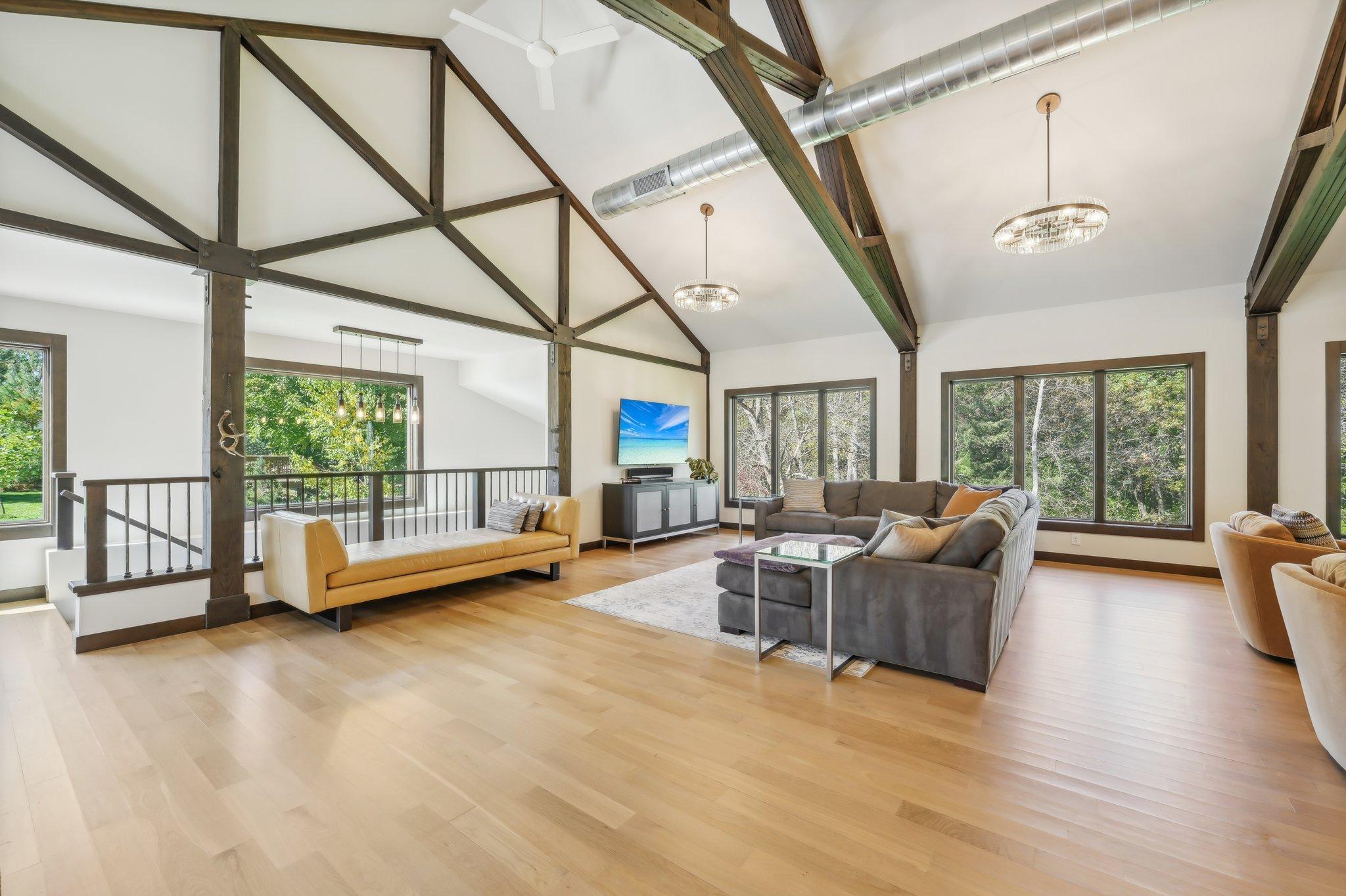 902 Crane Hill Trail