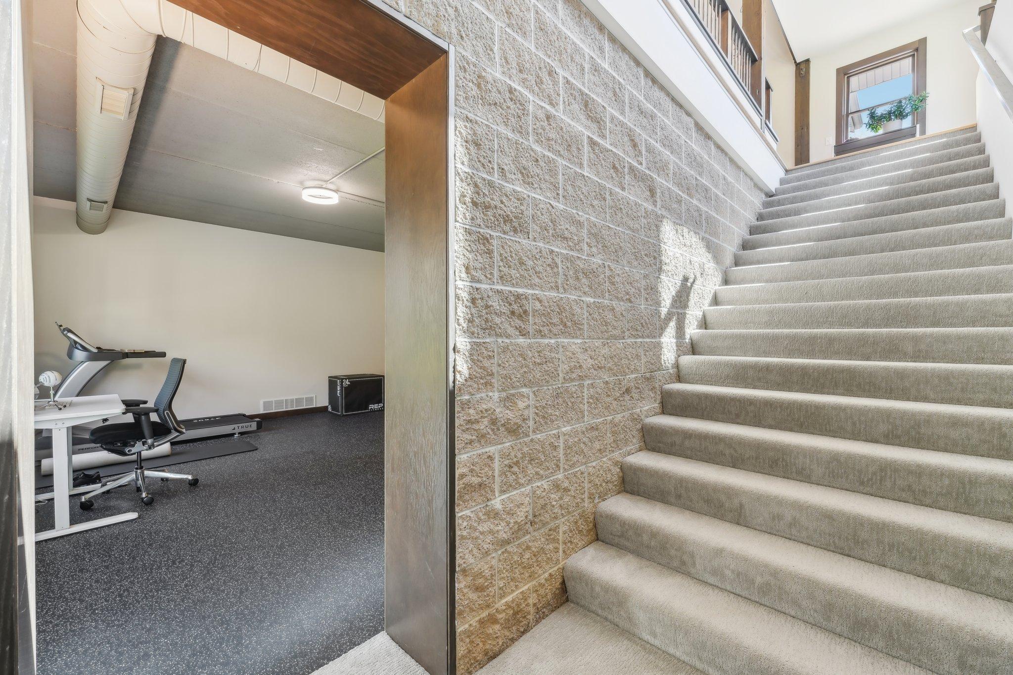 902 Crane Hill Trail