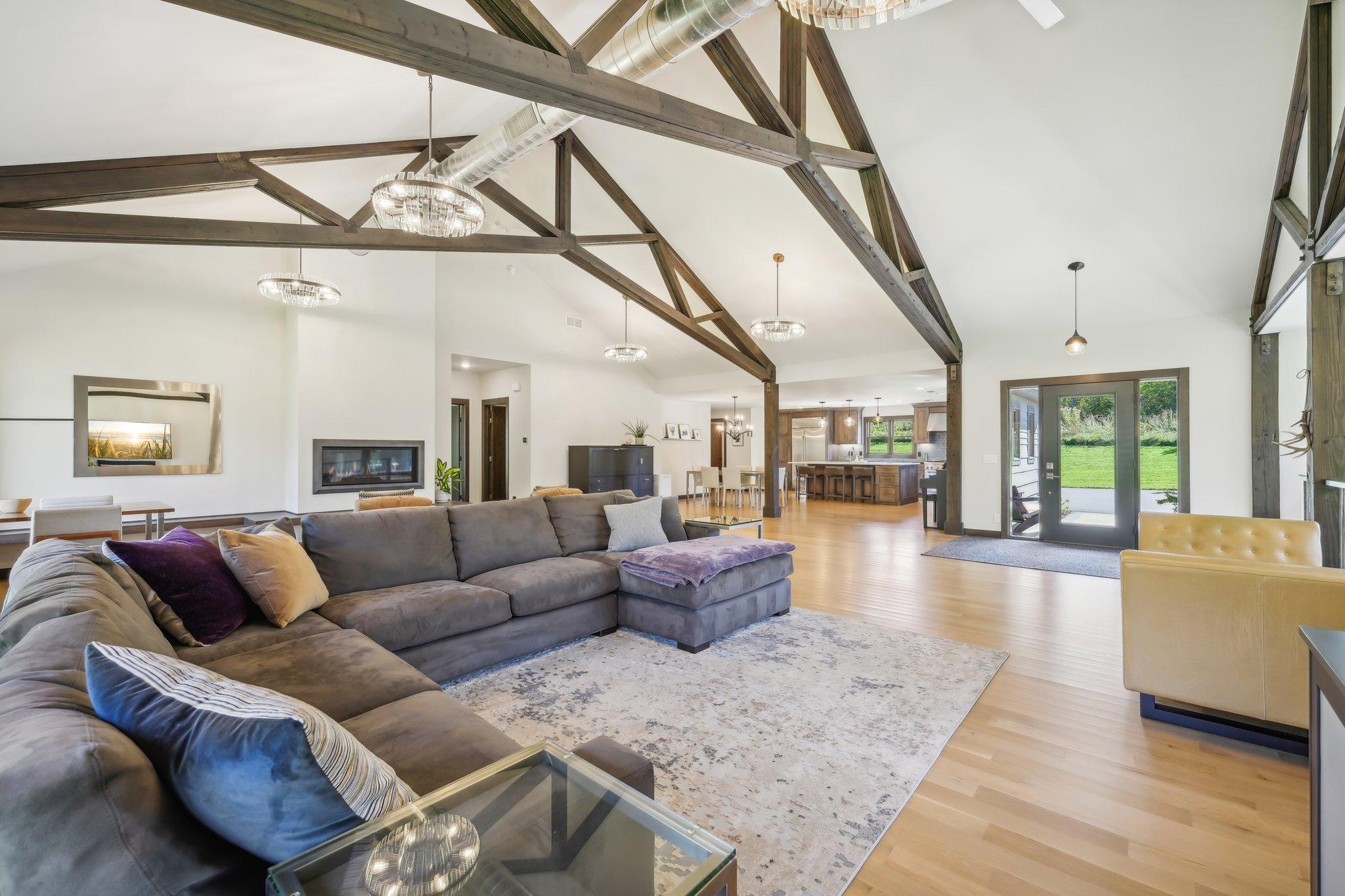 902 Crane Hill Trail