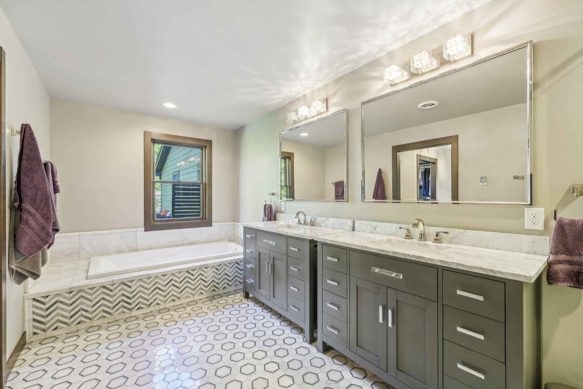 902 Crane Hill Trail