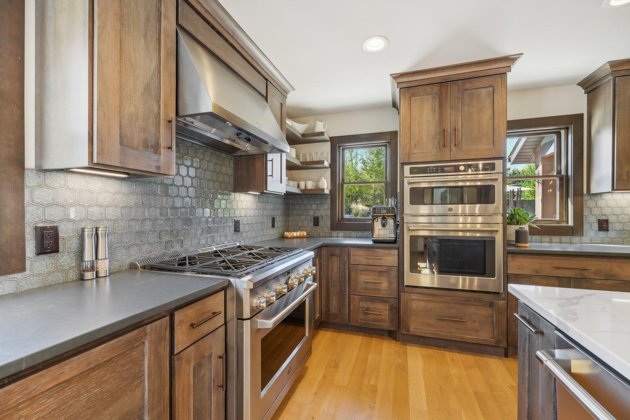 902 Crane Hill Trail