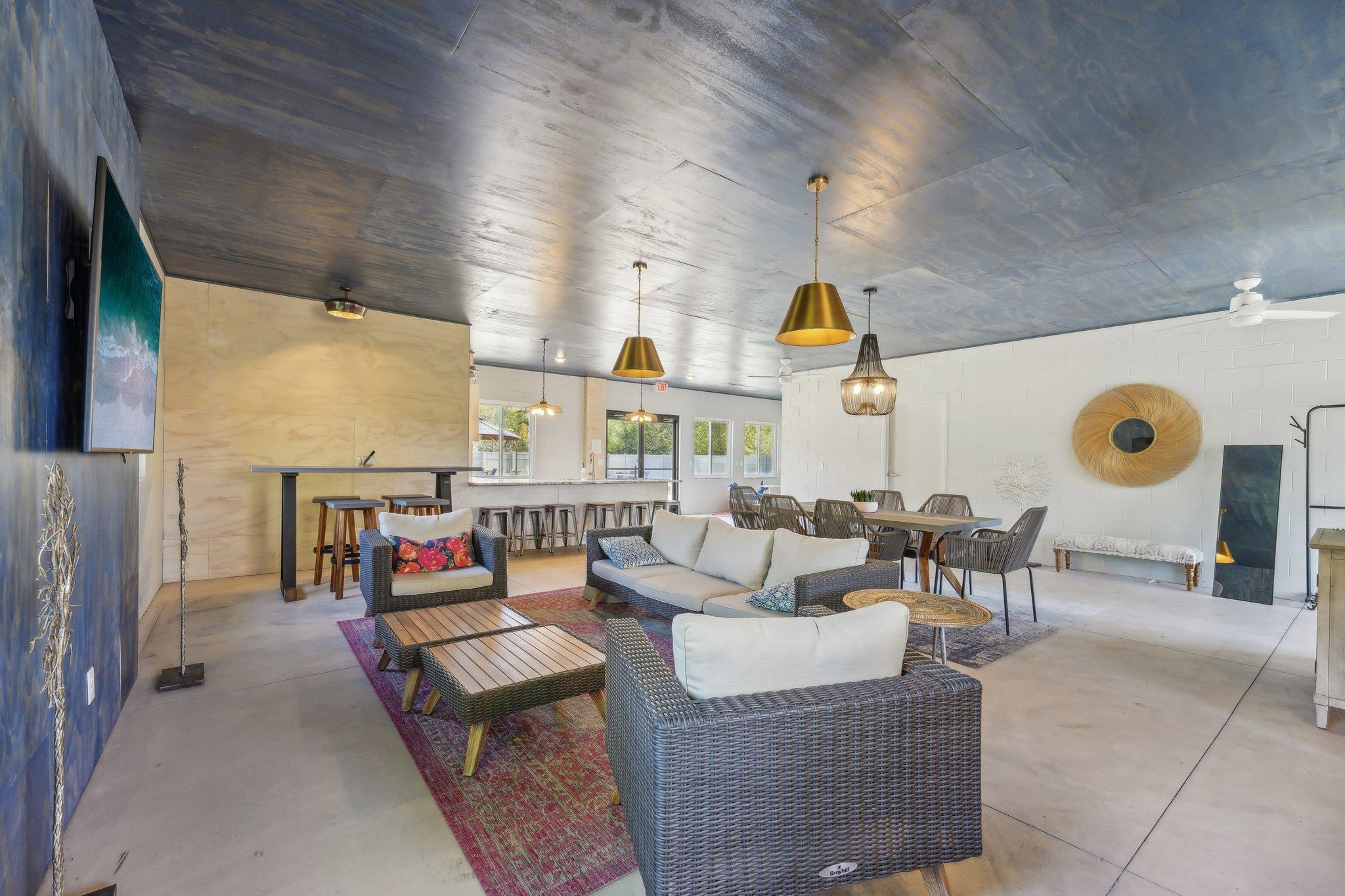902 Crane Hill Trail