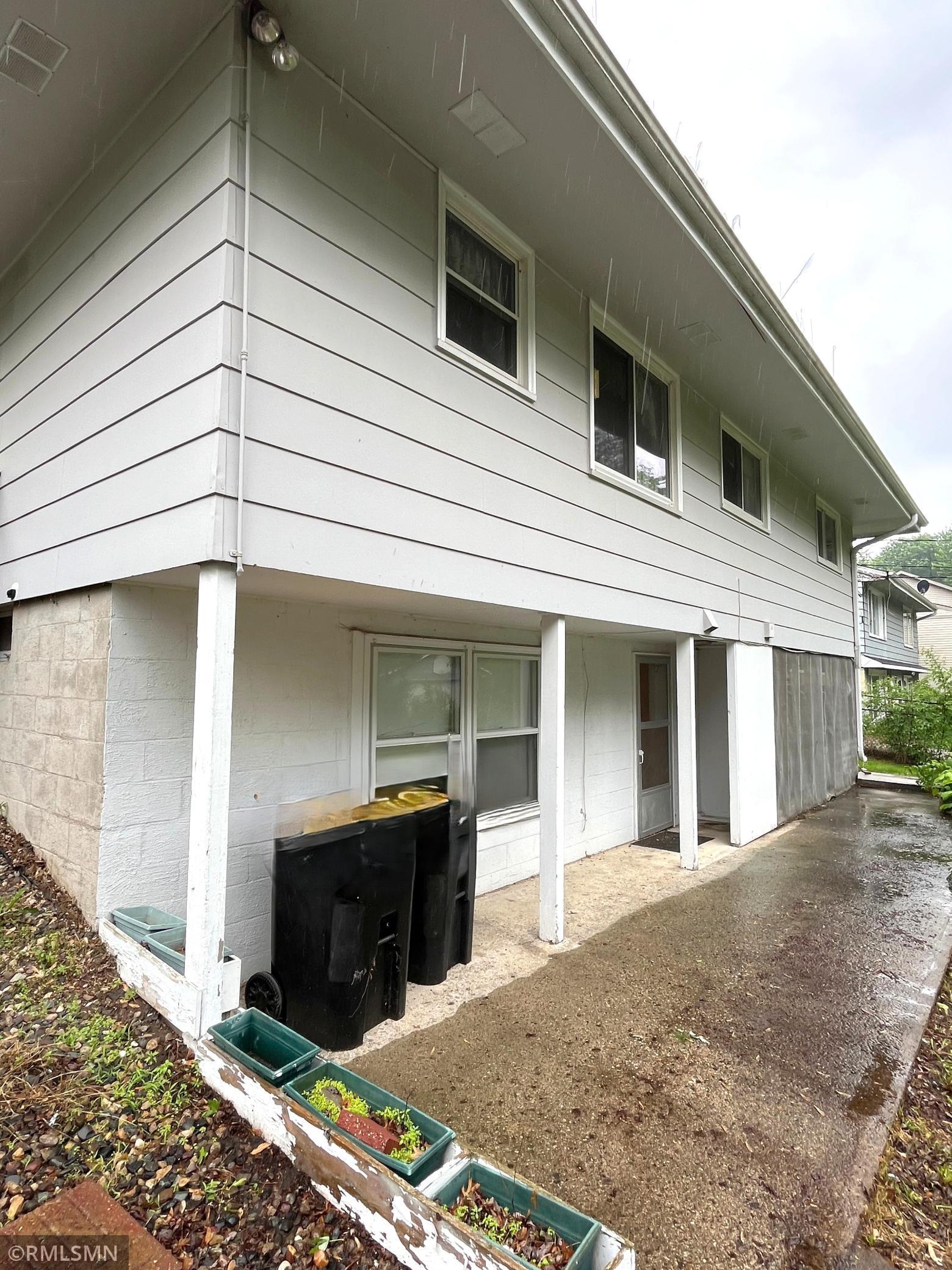 1277 Shakopee Avenue E