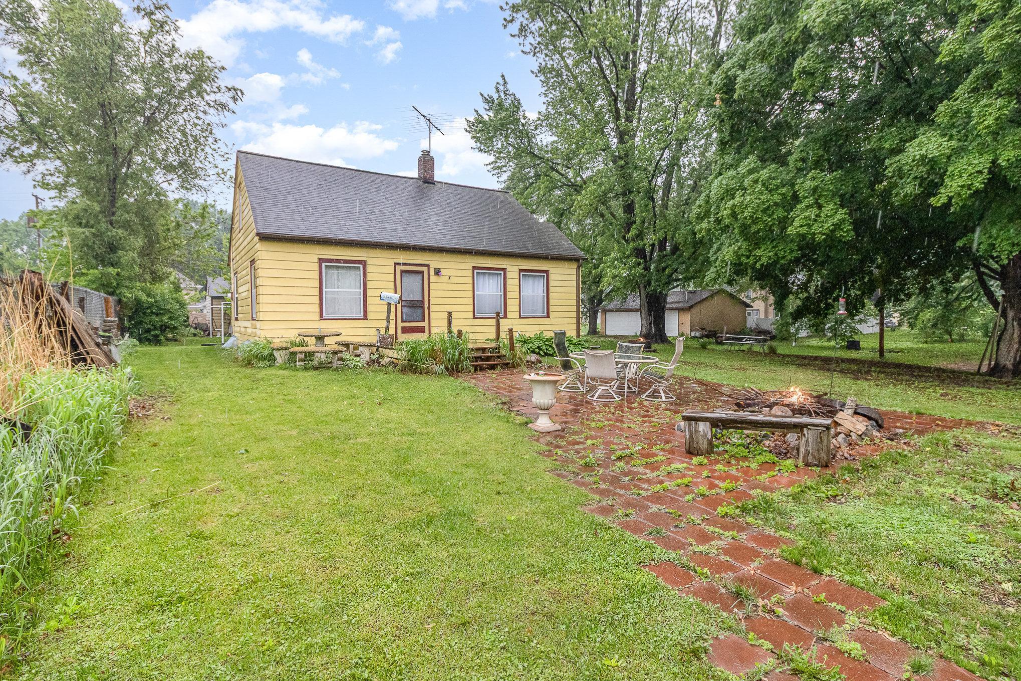 209 4th Street W