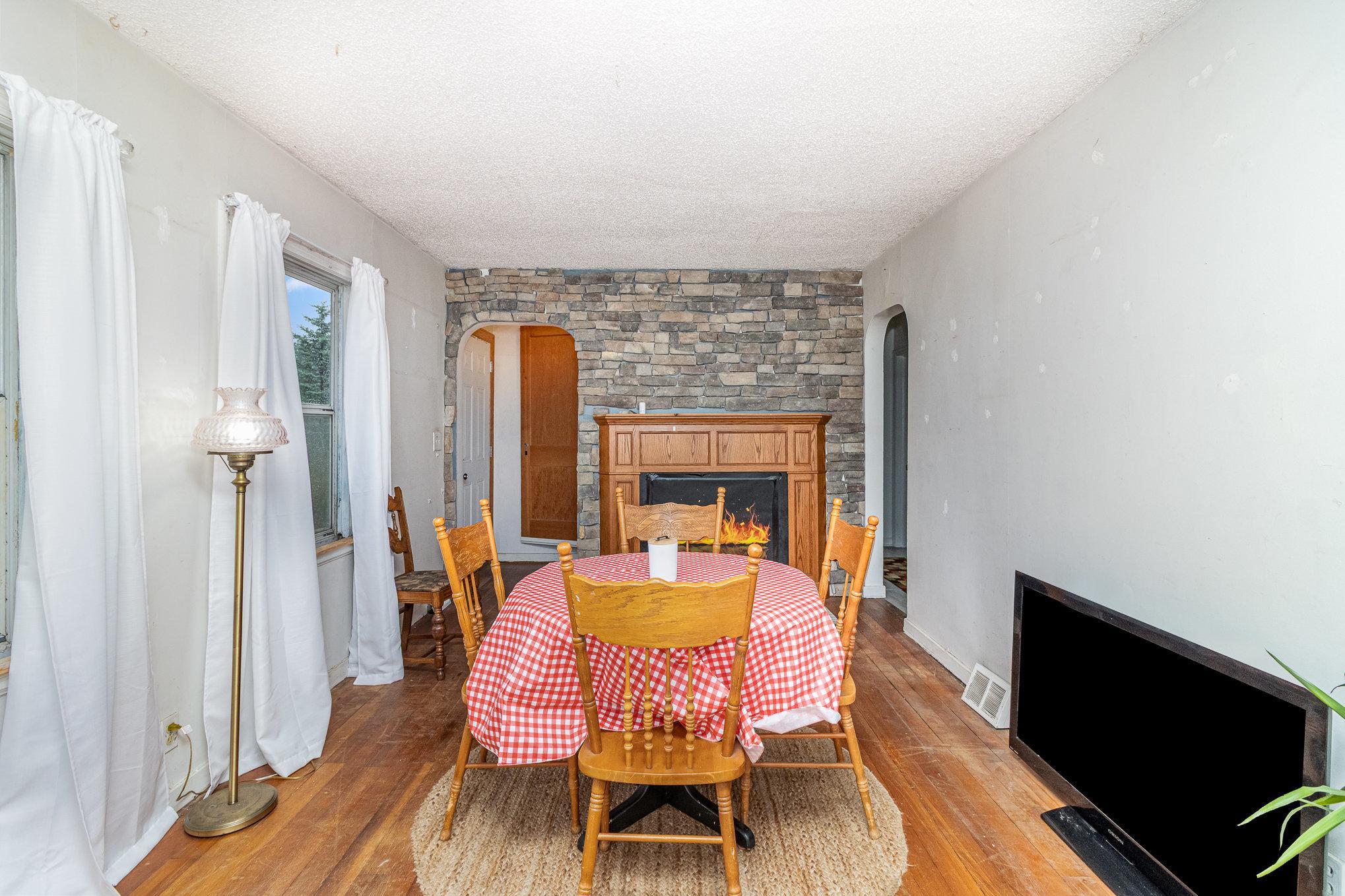 209 4th Street W