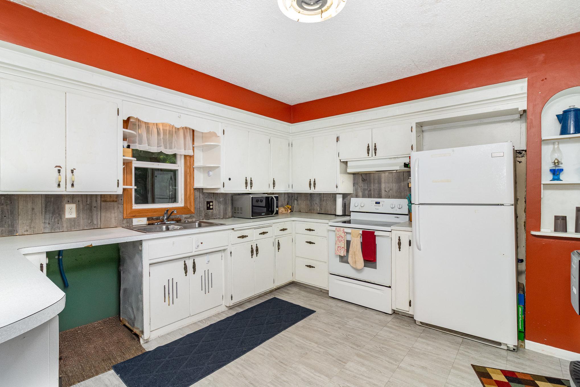 209 4th Street W