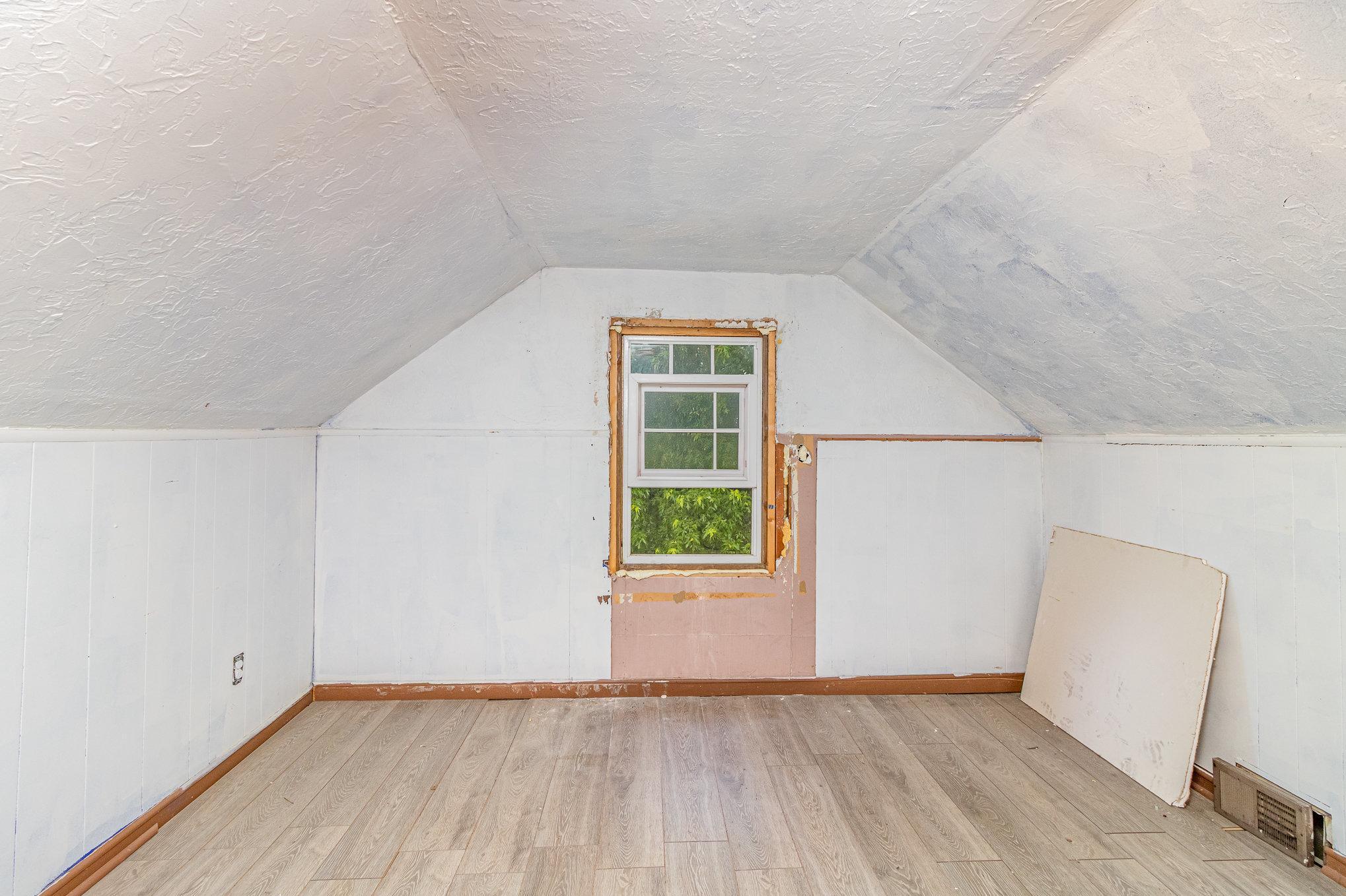 209 4th Street W
