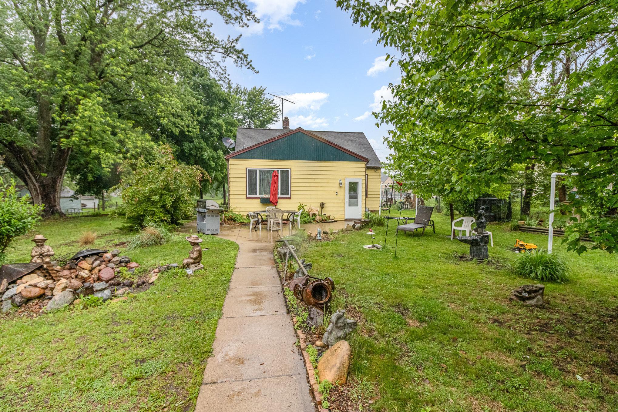 209 4th Street W