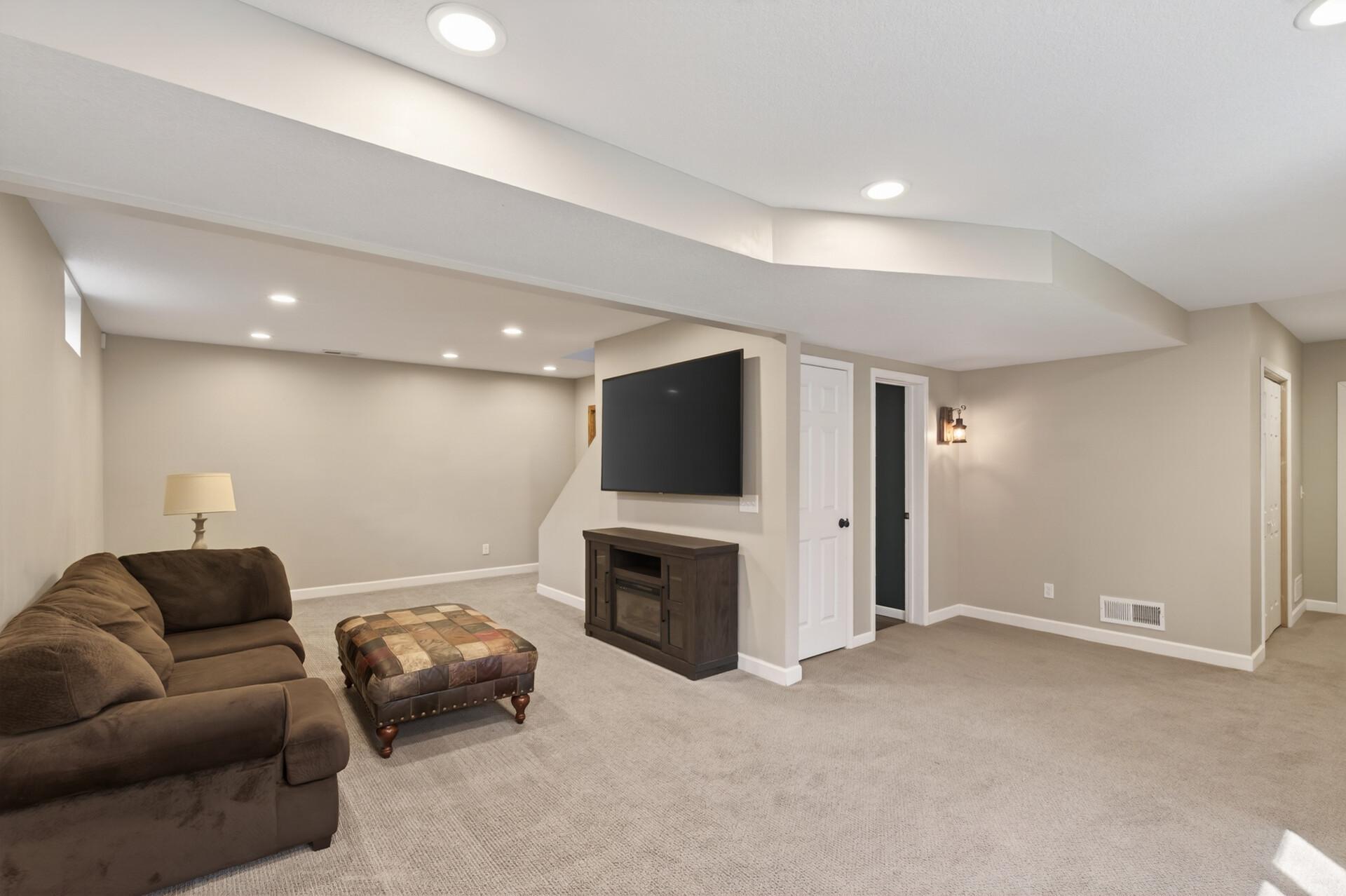 8040 172nd Street W