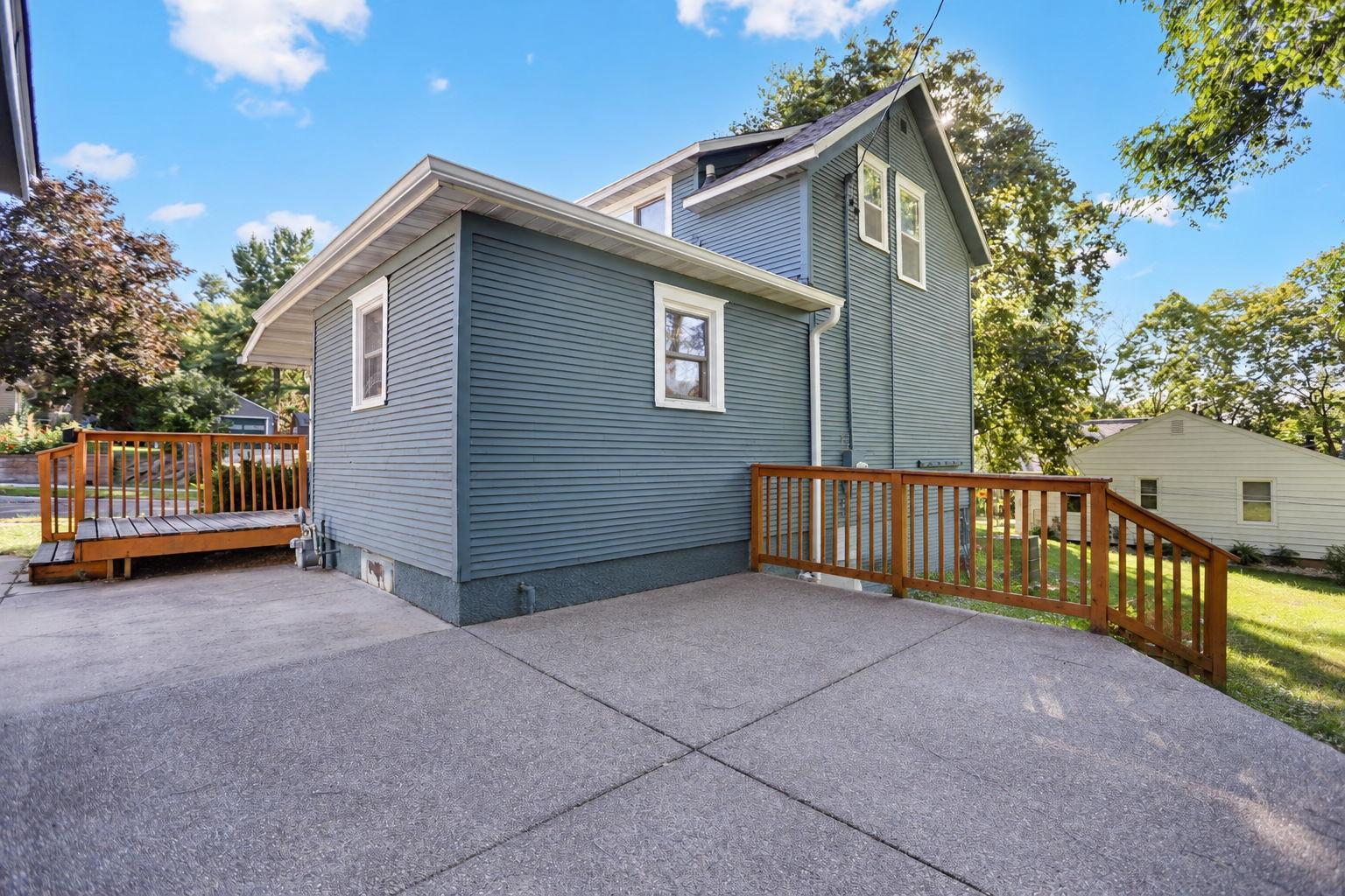 416 3rd Street NE
