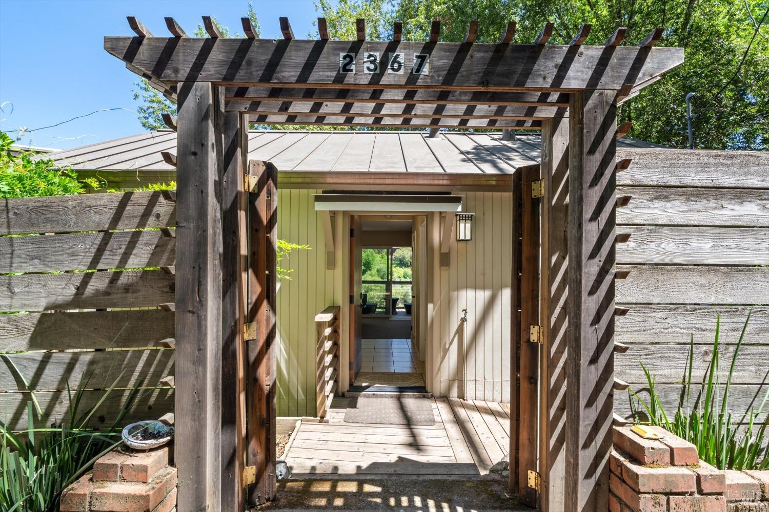 2367 N Fitch Mountain Rd