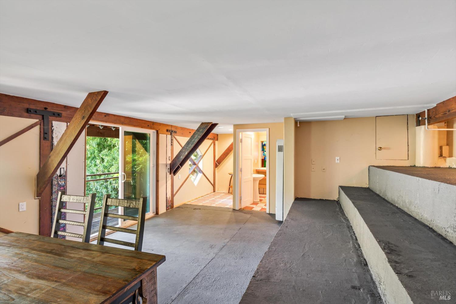 2367 N Fitch Mountain Rd