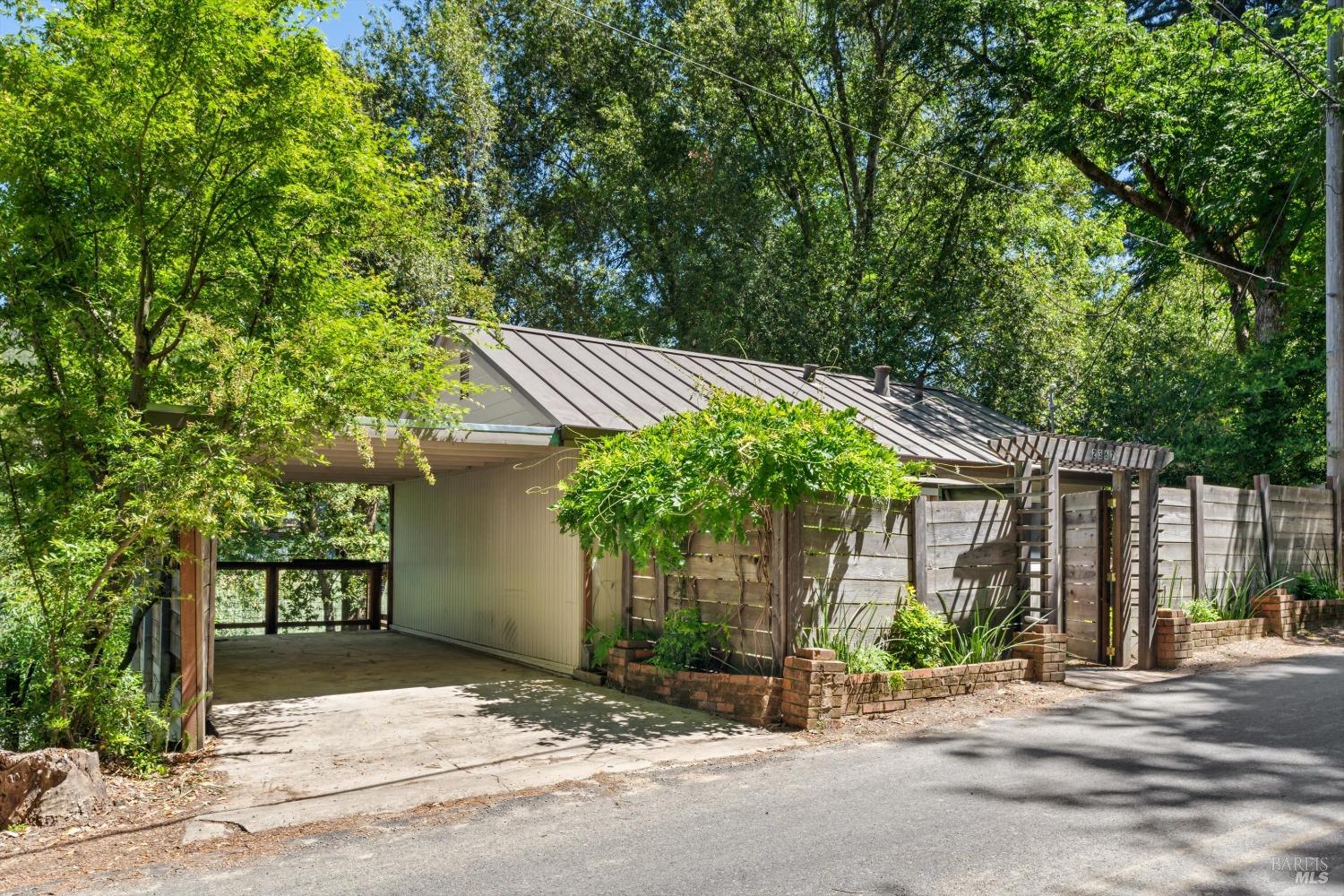 2367 N Fitch Mountain Rd