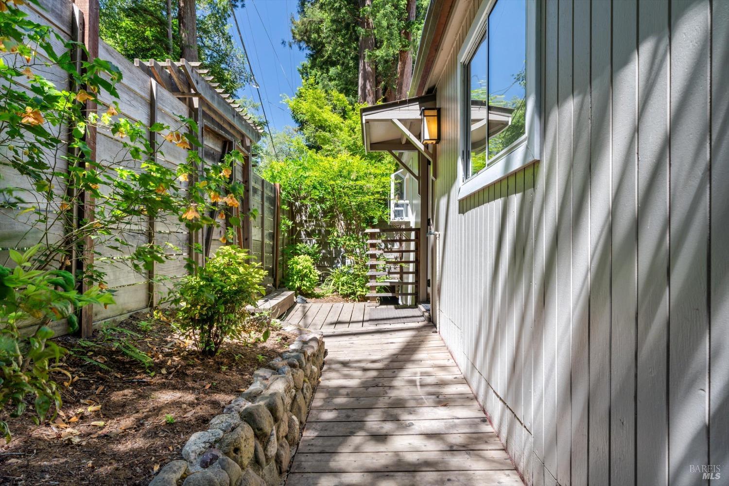 2367 N Fitch Mountain Rd