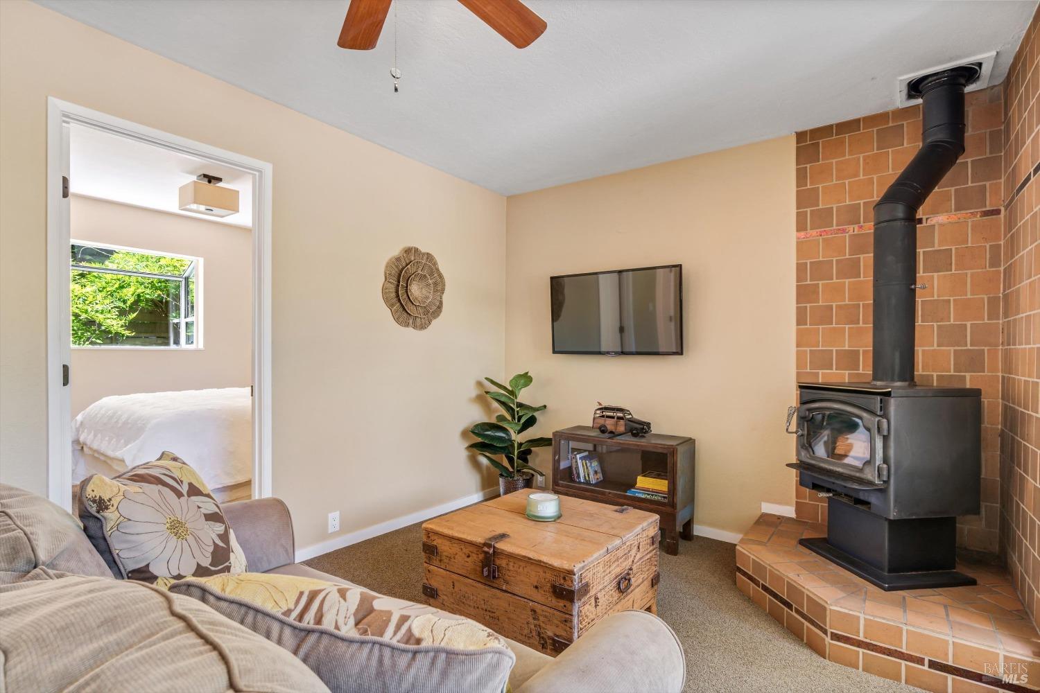 2367 N Fitch Mountain Rd