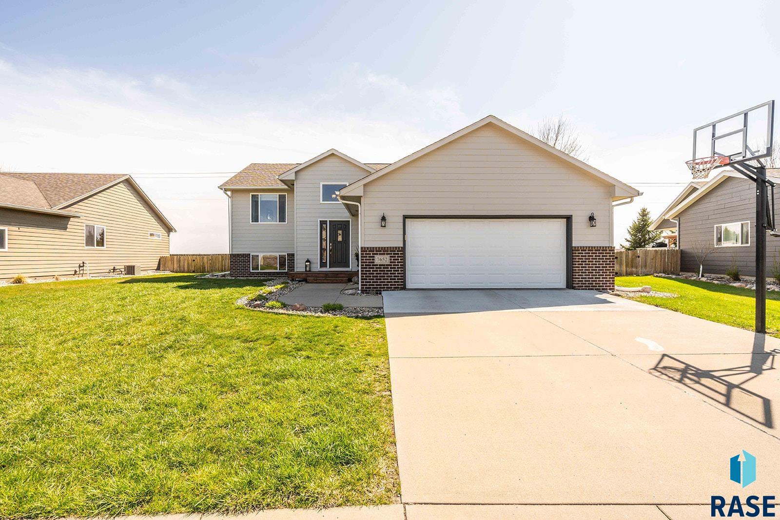 7652 Rose Crest Trl