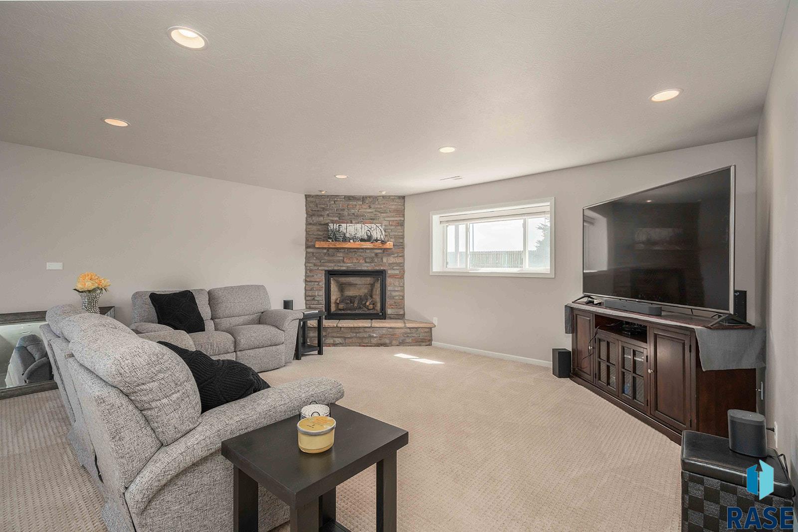 7652 Rose Crest Trl
