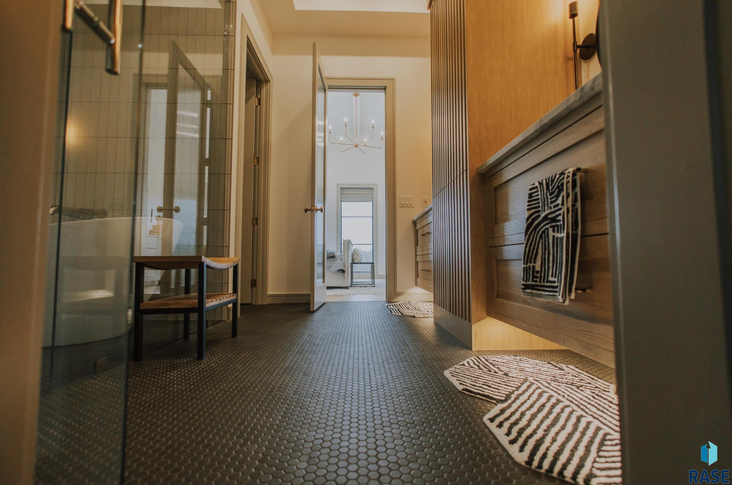 1517 S Scarlet Oak Pl