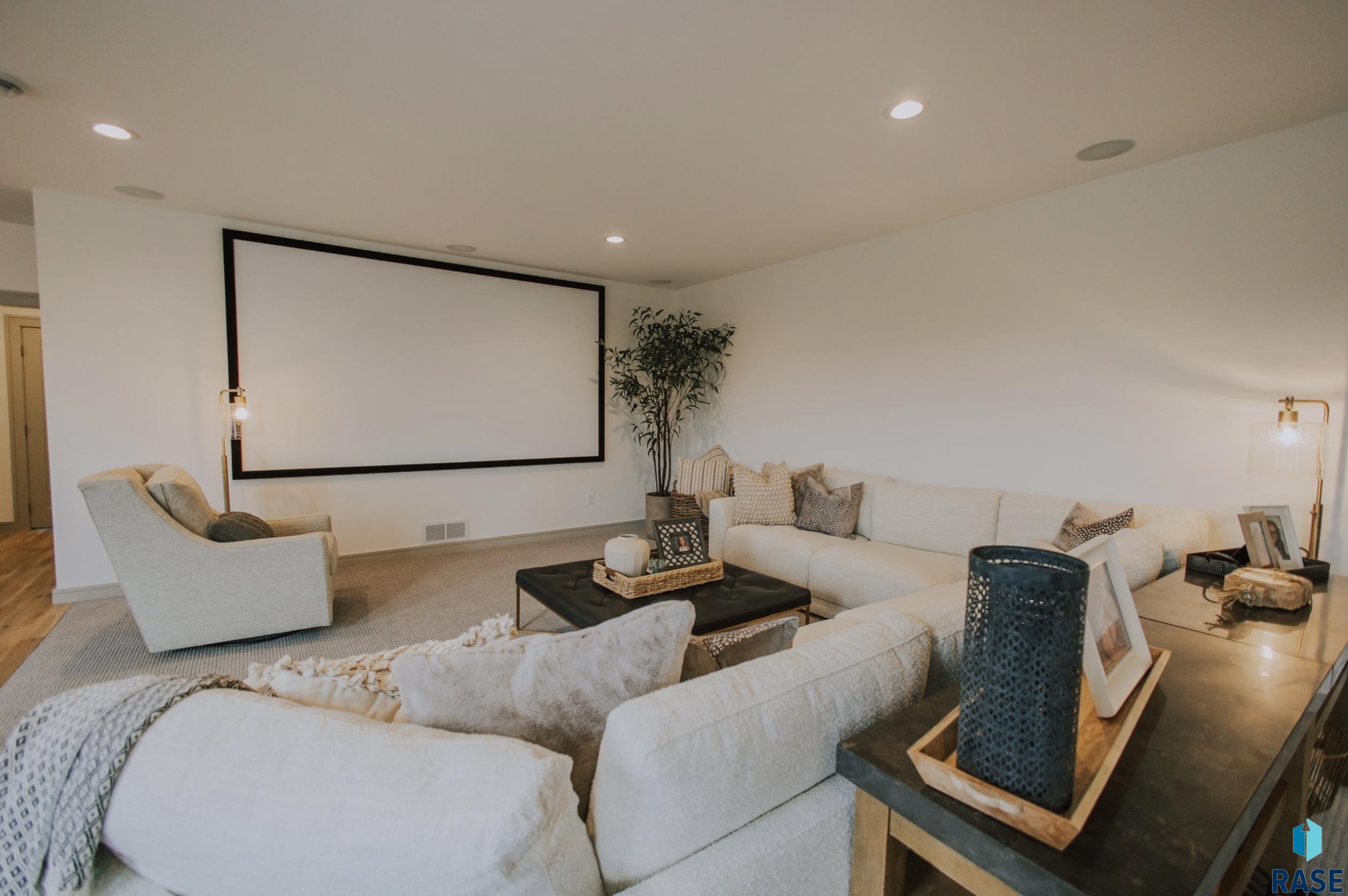 1517 S Scarlet Oak Pl