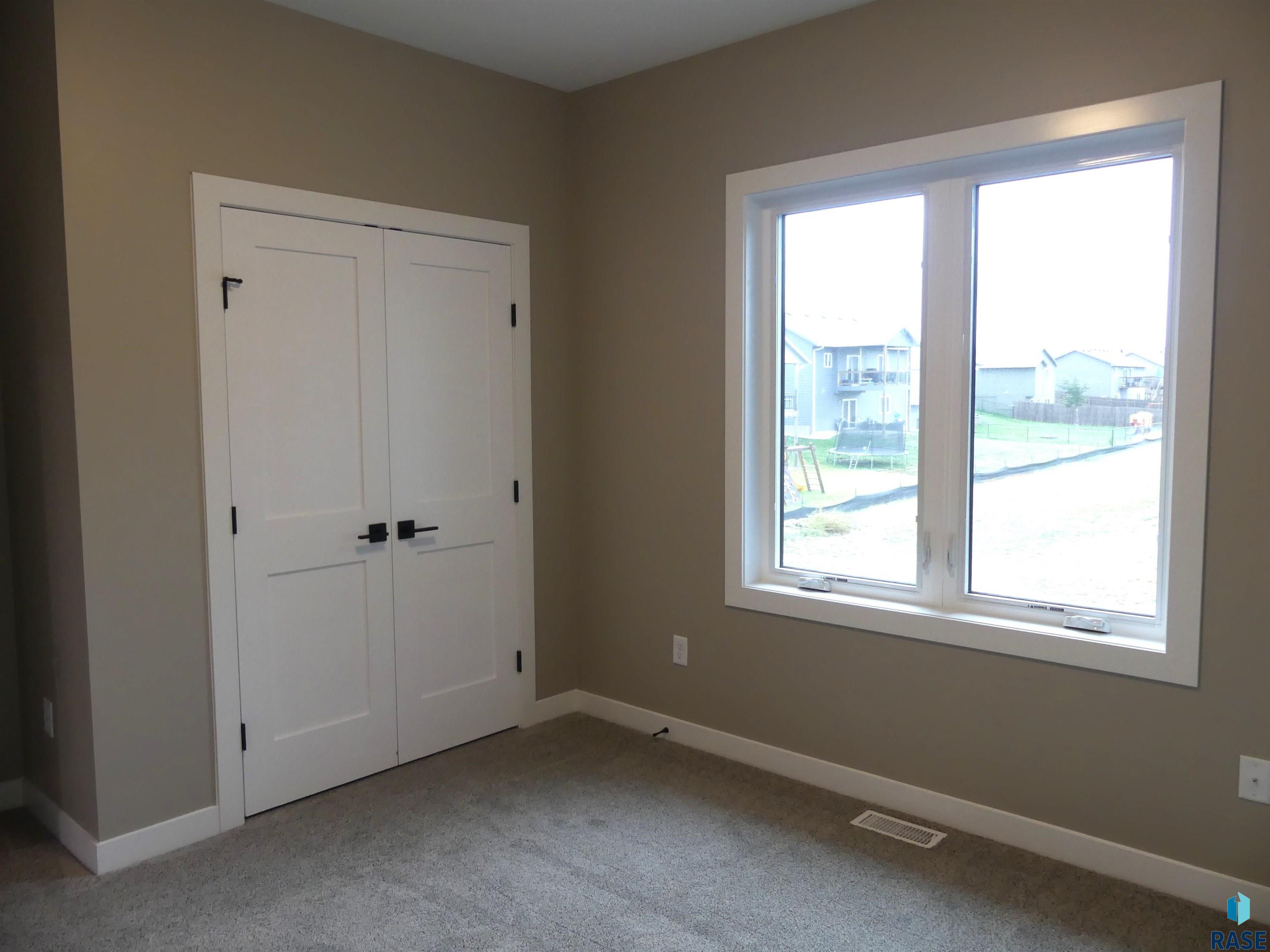 808 W Opal Ln