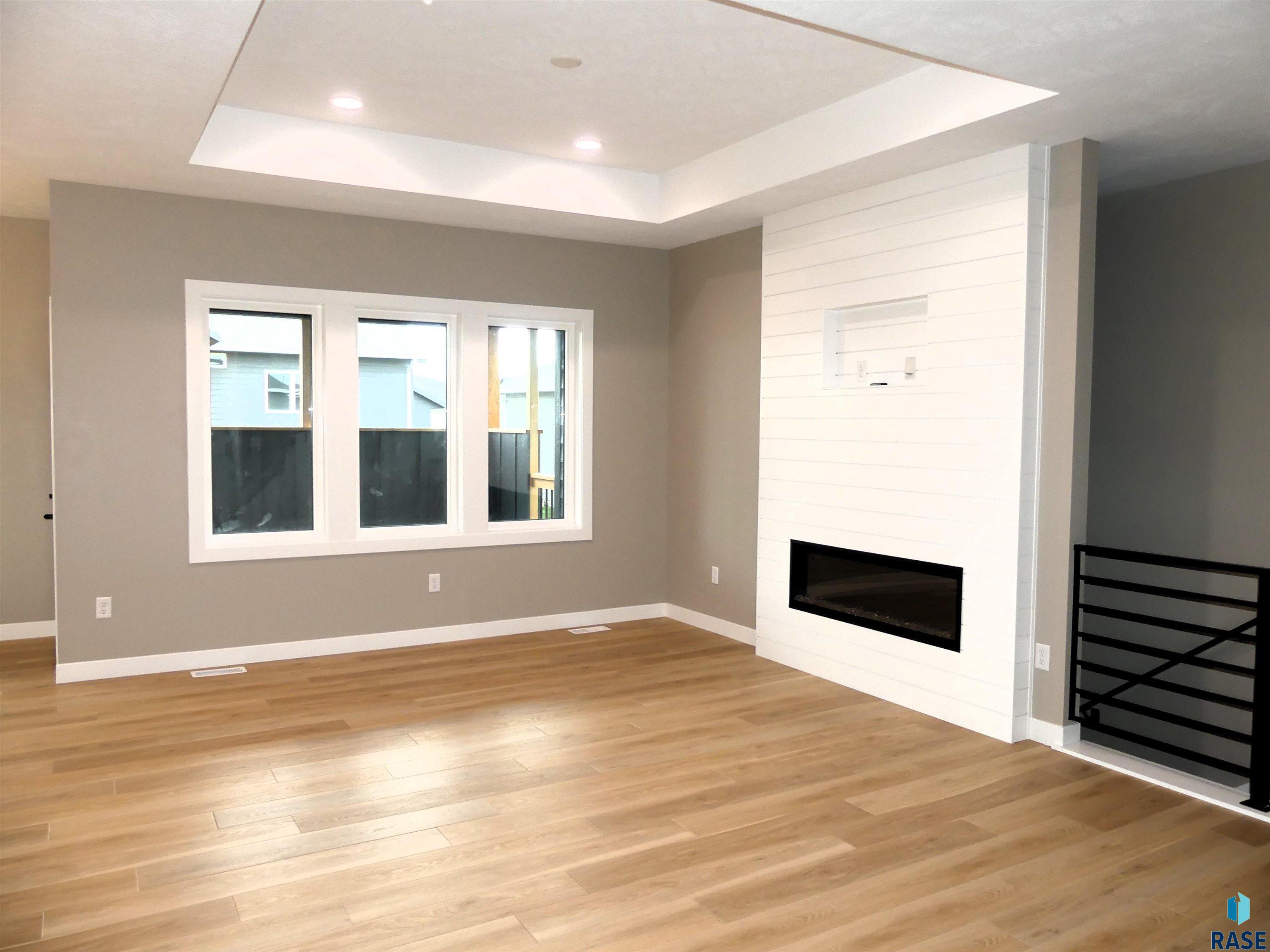 808 W Opal Ln