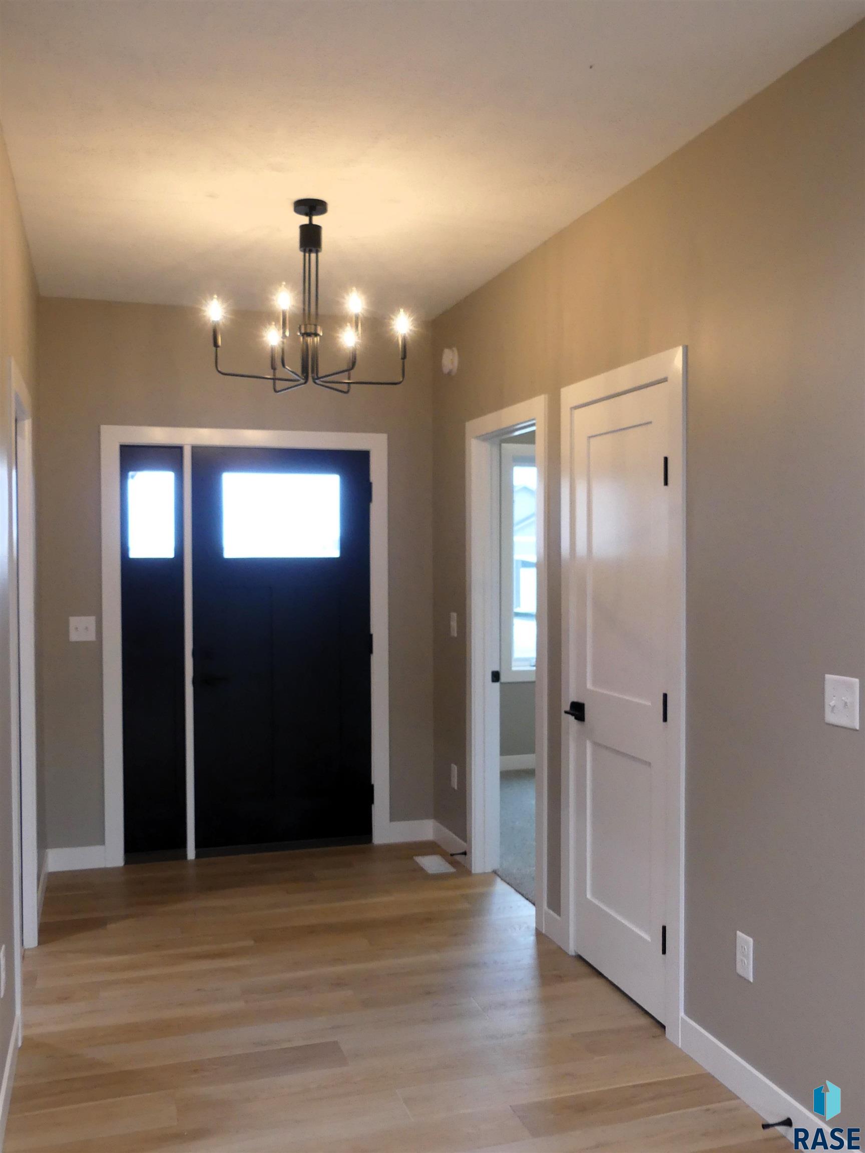 808 W Opal Ln