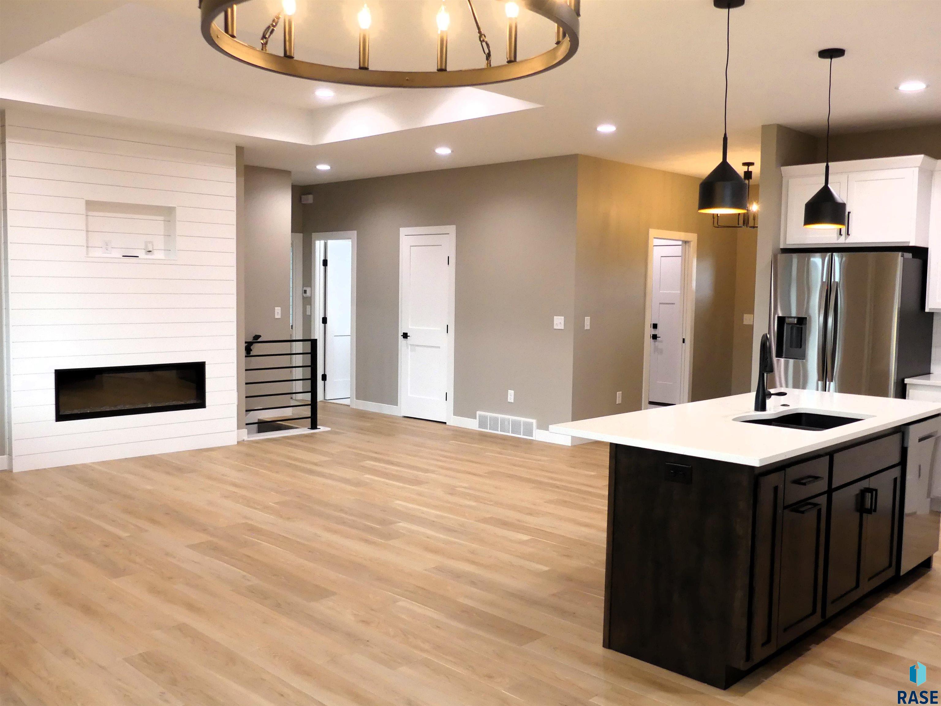 808 W Opal Ln