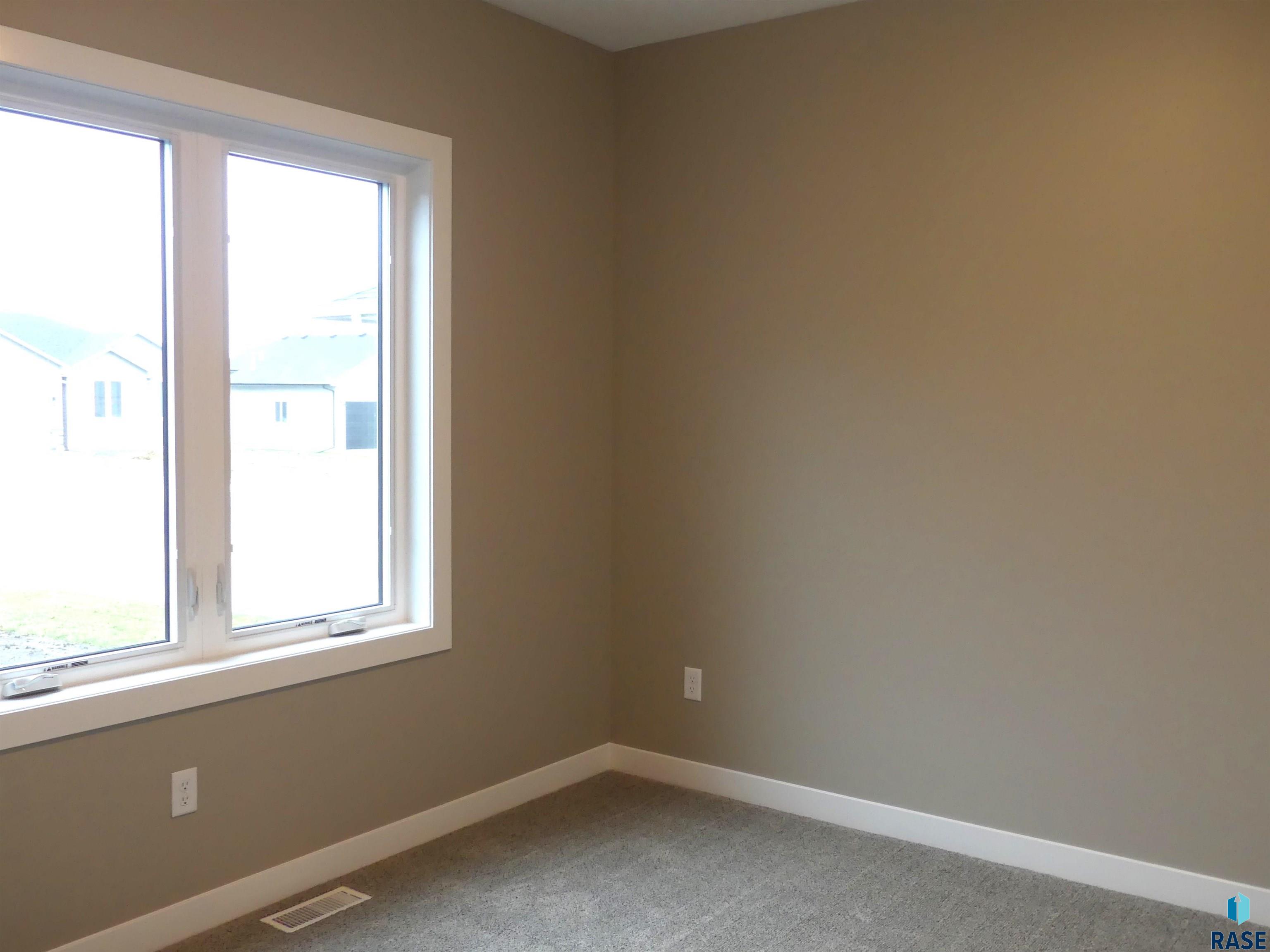 808 W Opal Ln