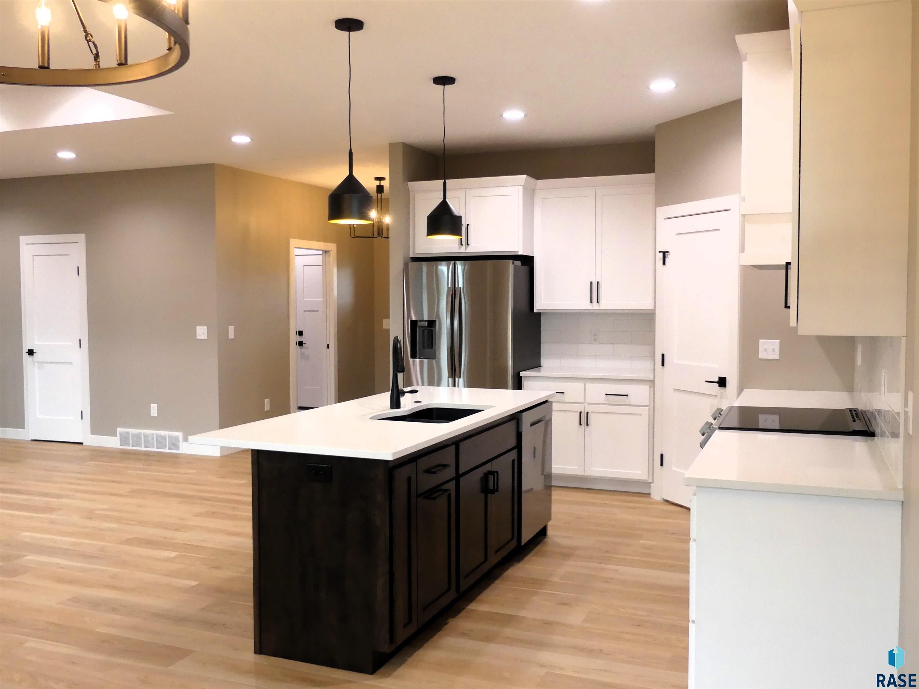 808 W Opal Ln