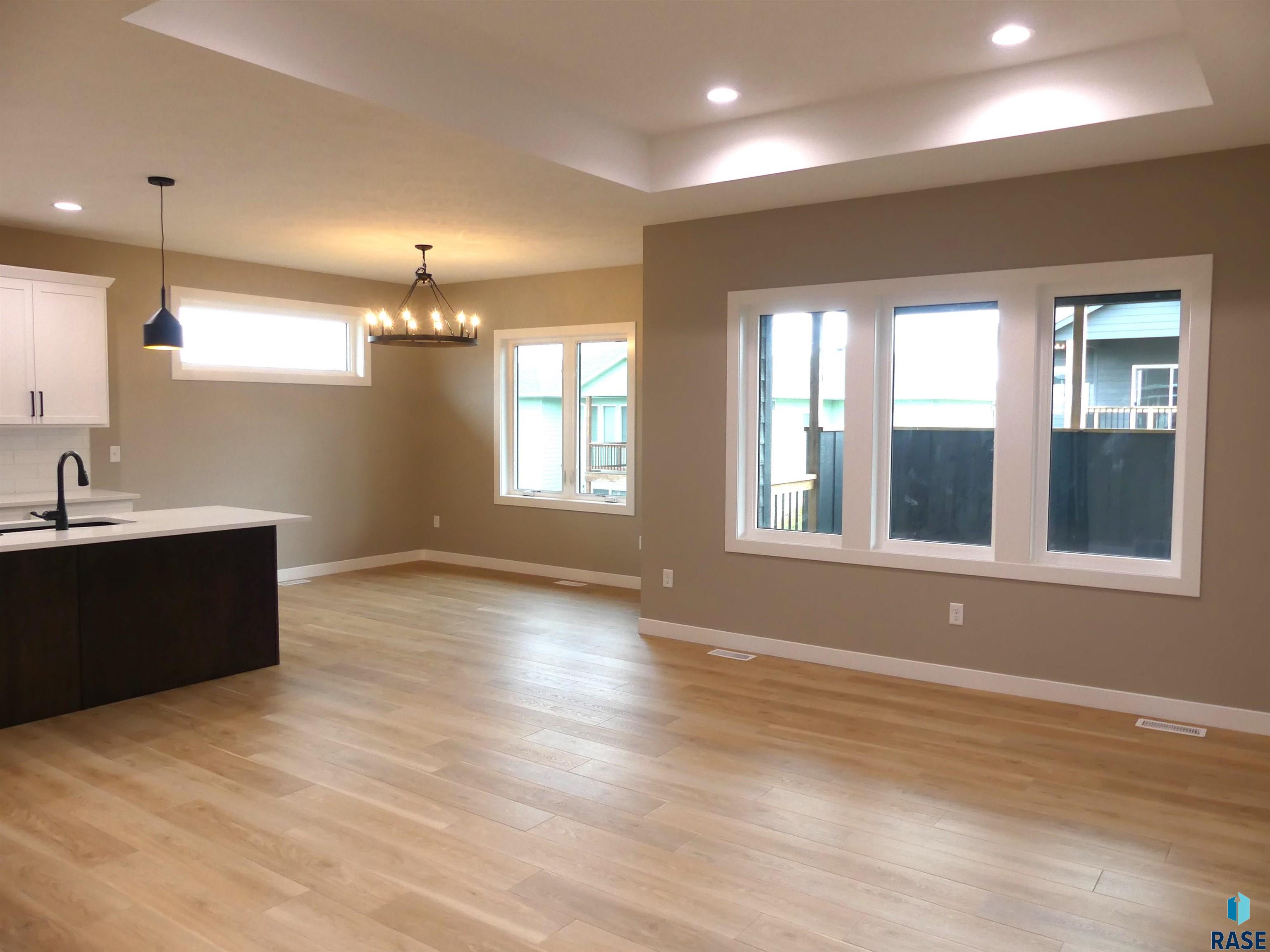 808 W Opal Ln